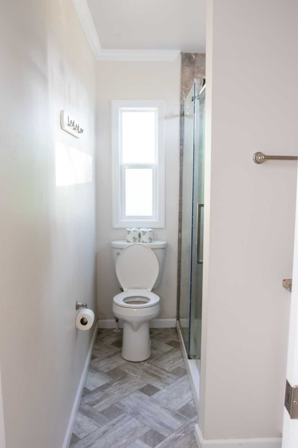 Deluxe Cabin (Queen/3 twin)