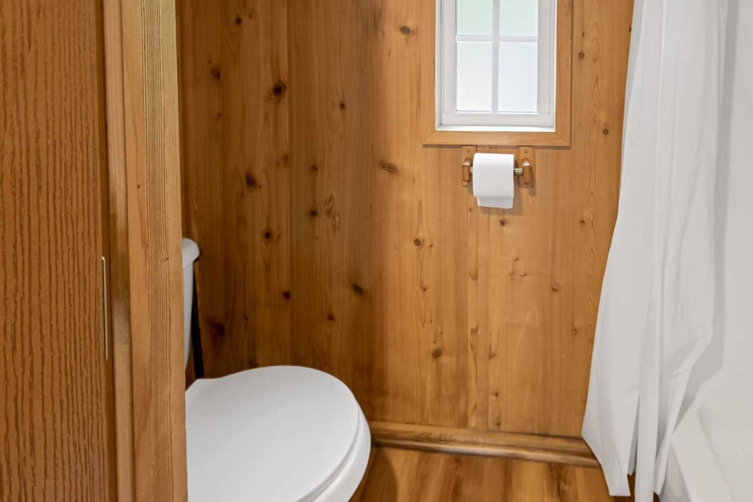 Cindy Bear Deluxe Cabin