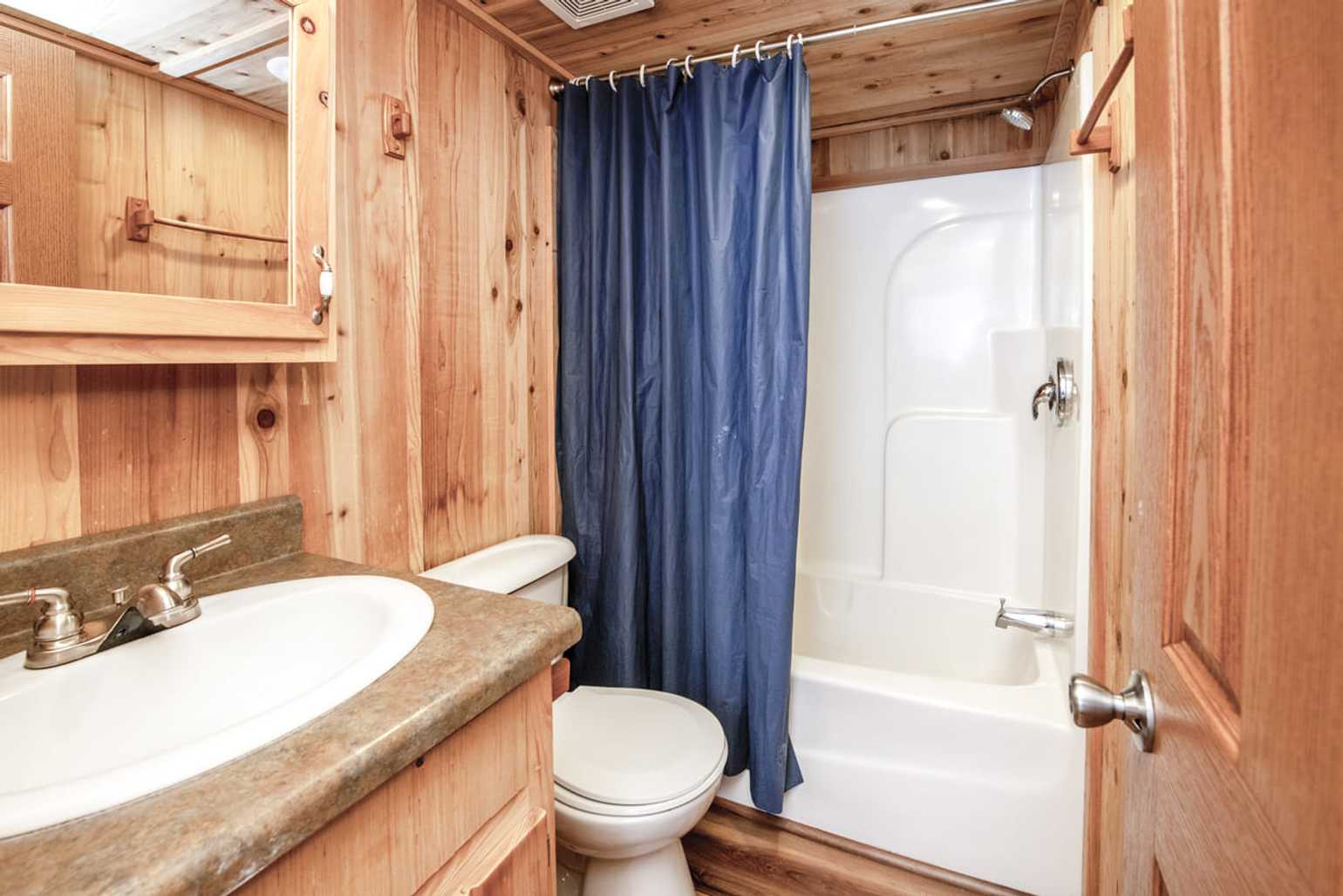 Yogi Bear Family Lodge 8-Person