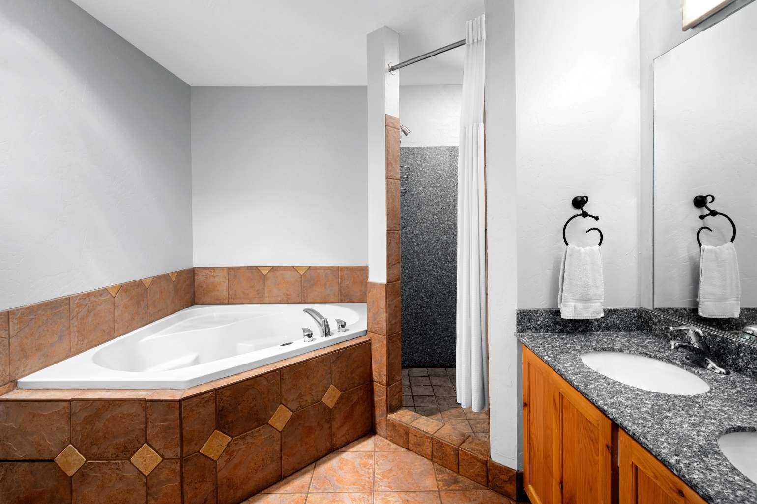 Beach Hotel - Lake View Junior Suite (Sleeps 4)