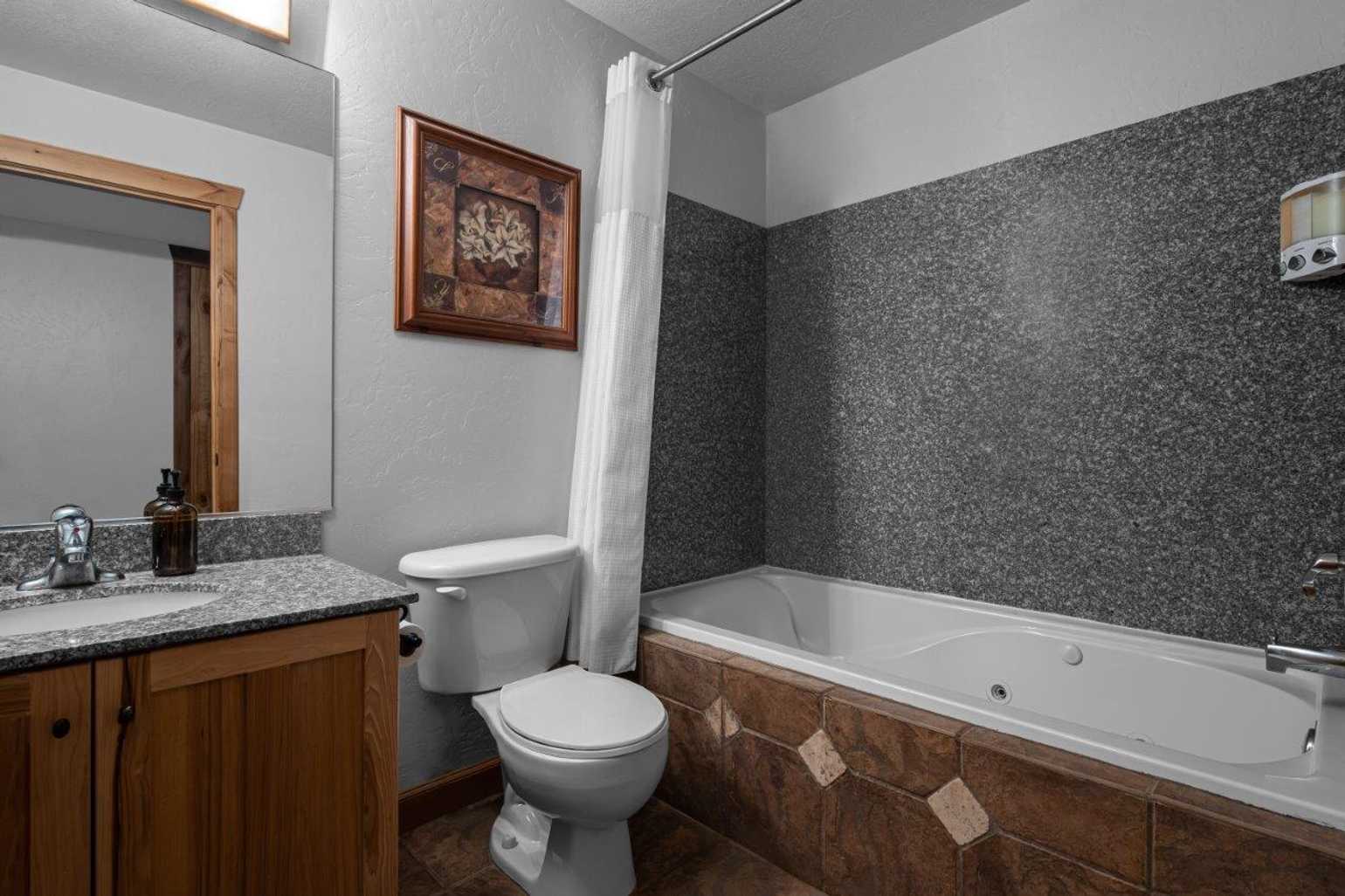 Beach Hotel - Lake View Superior Suite (Sleeps 6)