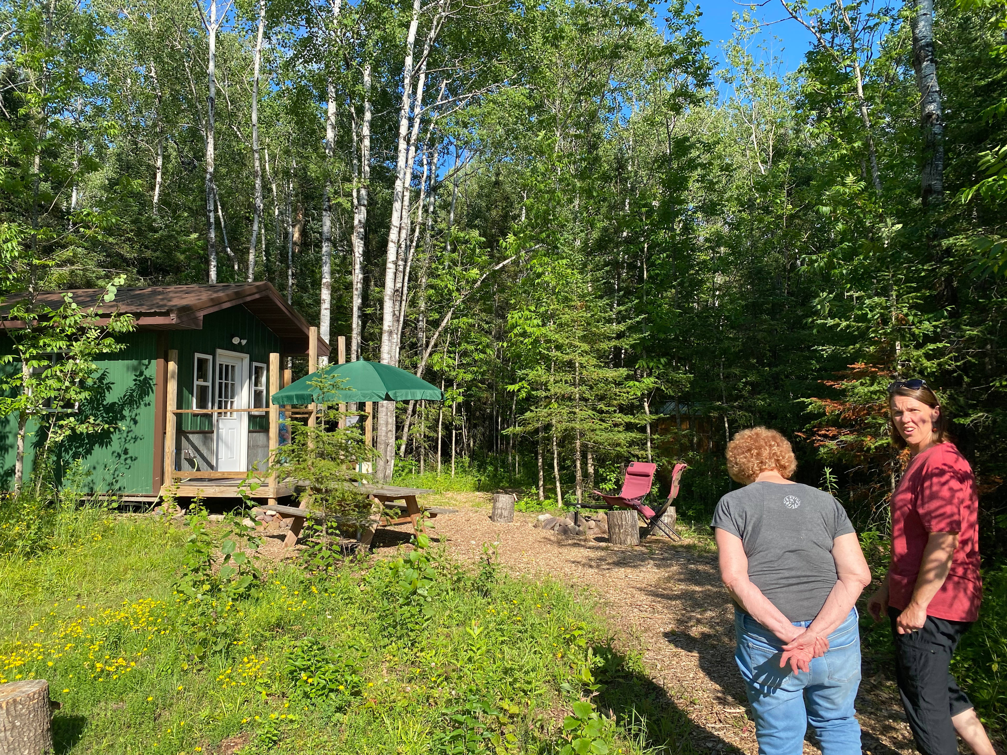 Starting out look see if the off the grid (unwind!) but, there is electricity in the cabin! 