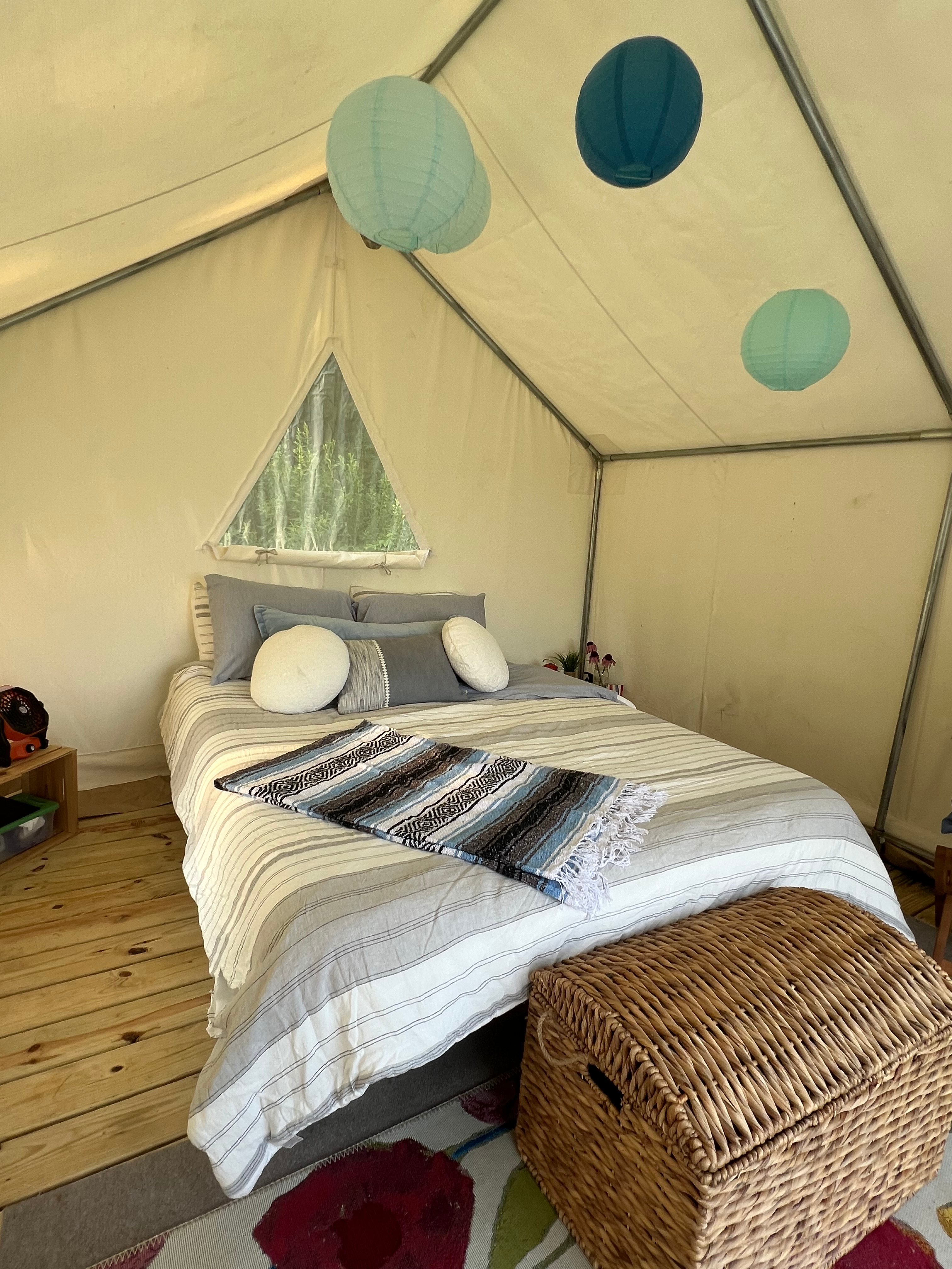 Fully outfitted linen rental option. Please see item in “extras.”