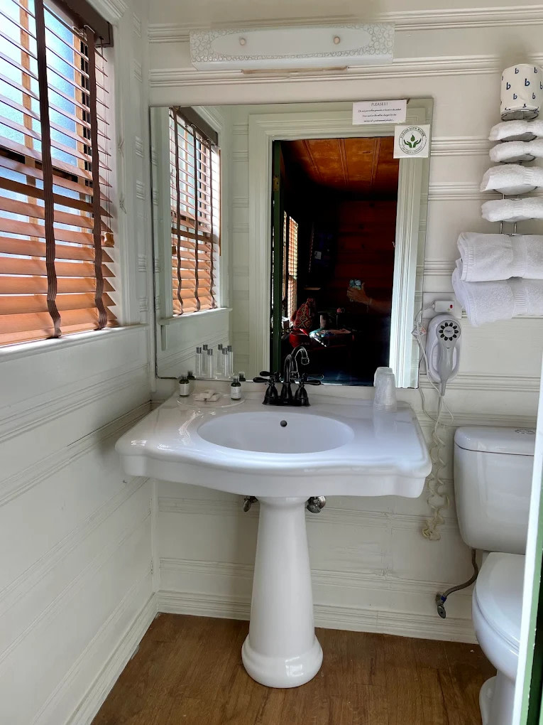 Shaver Lake Village Hotel