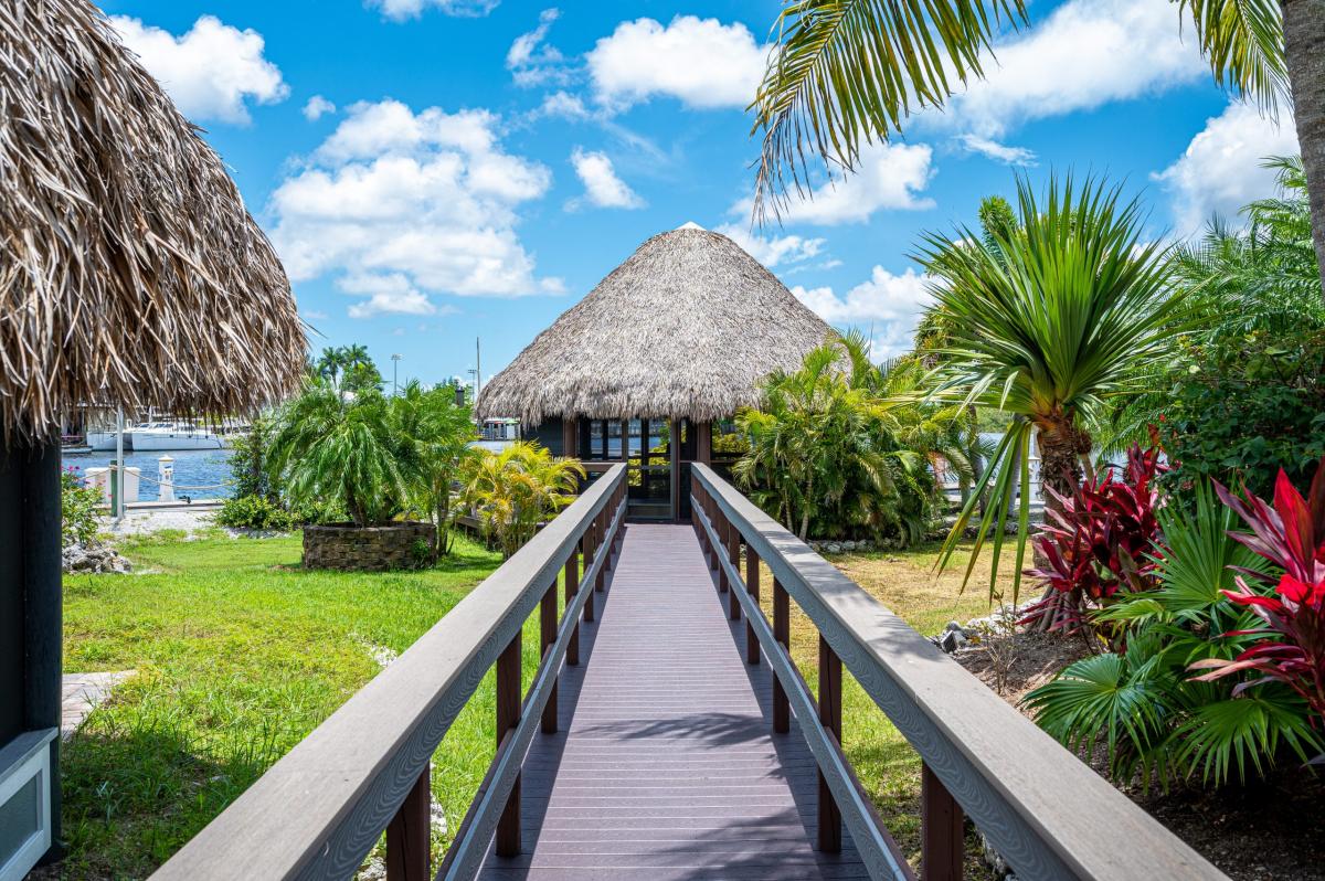 Everglades Isle Motorcoach Retreat