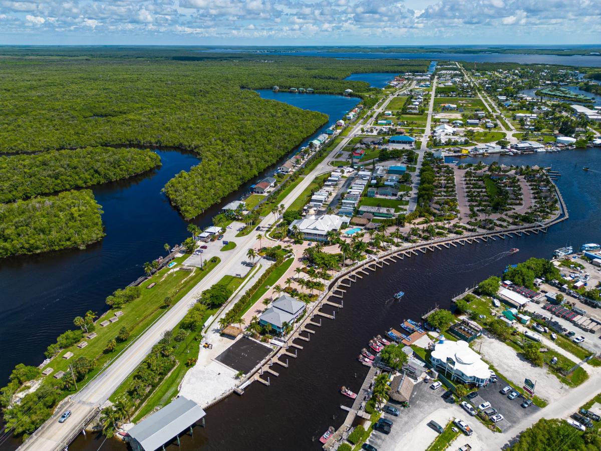 Everglades Isle Motorcoach Retreat