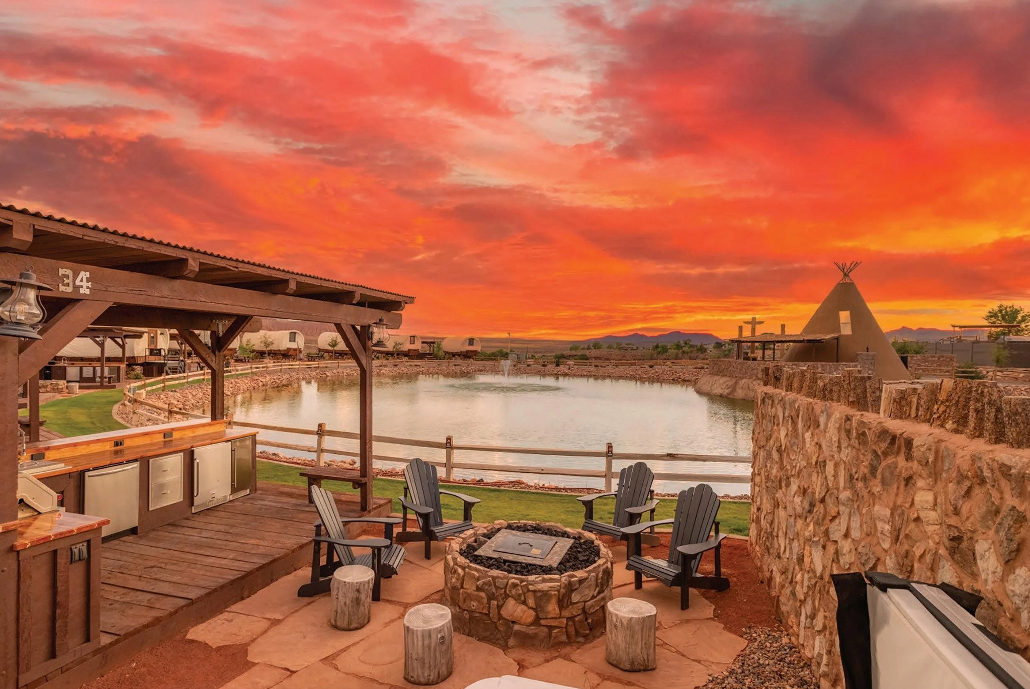 Zion White Bison Resort (Glamping)