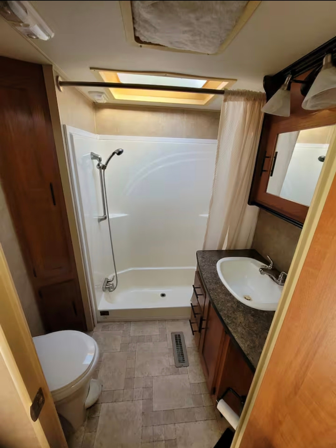 Allreds Lakeside Retreat