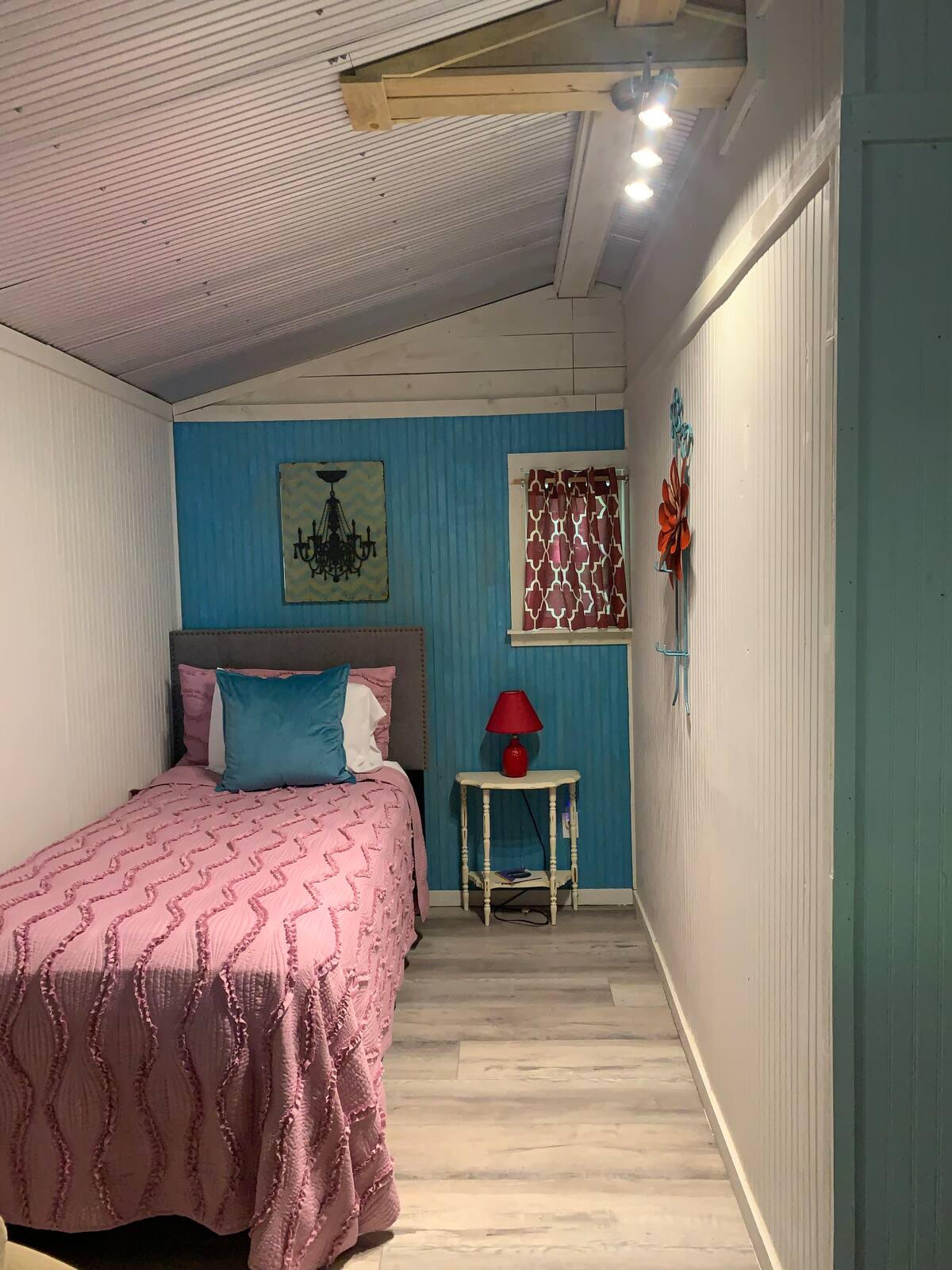 Collinsville Retreats