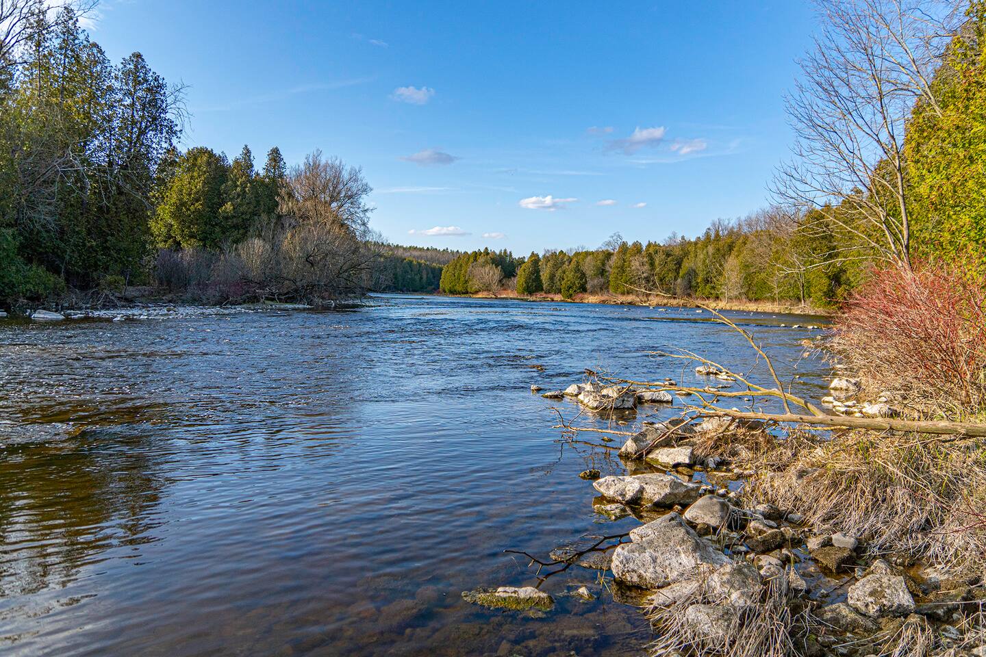 Glamping Riverside Yurt