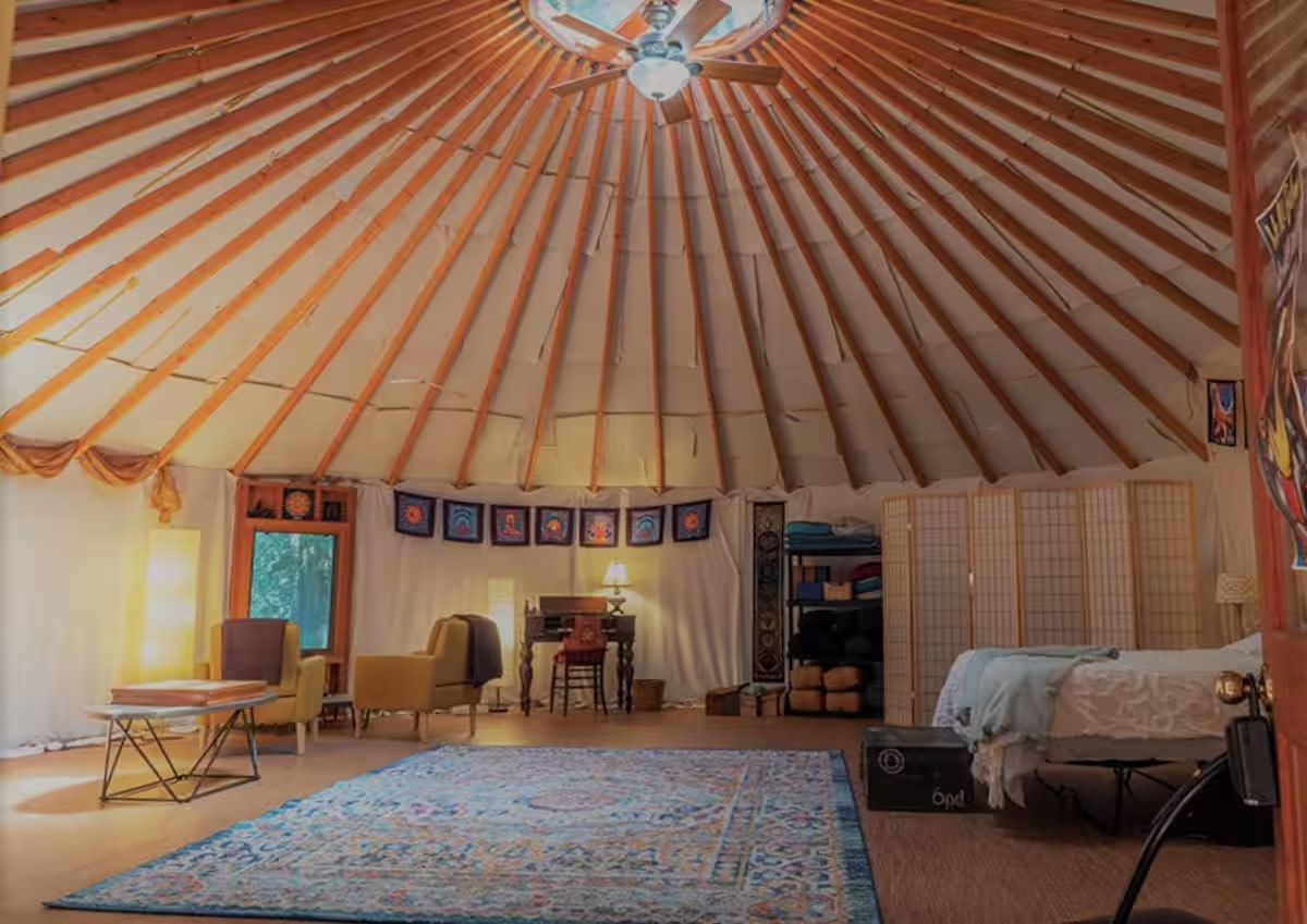 Glamping Riverside Yurt