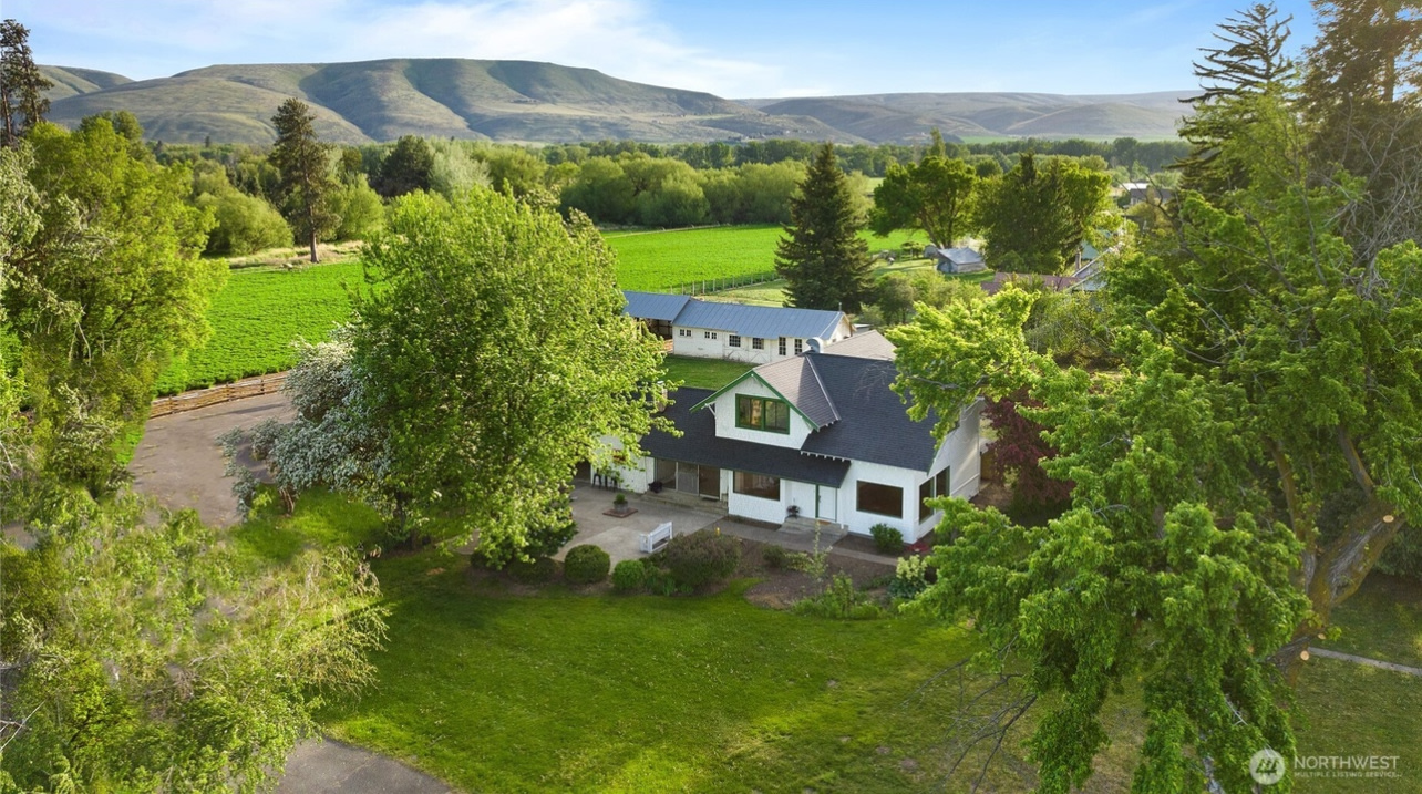 1895 Farmhouse Charm
