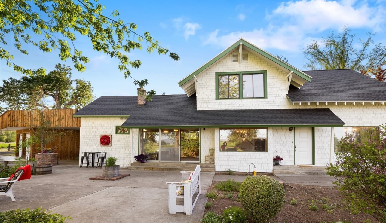 1895 Farmhouse Charm