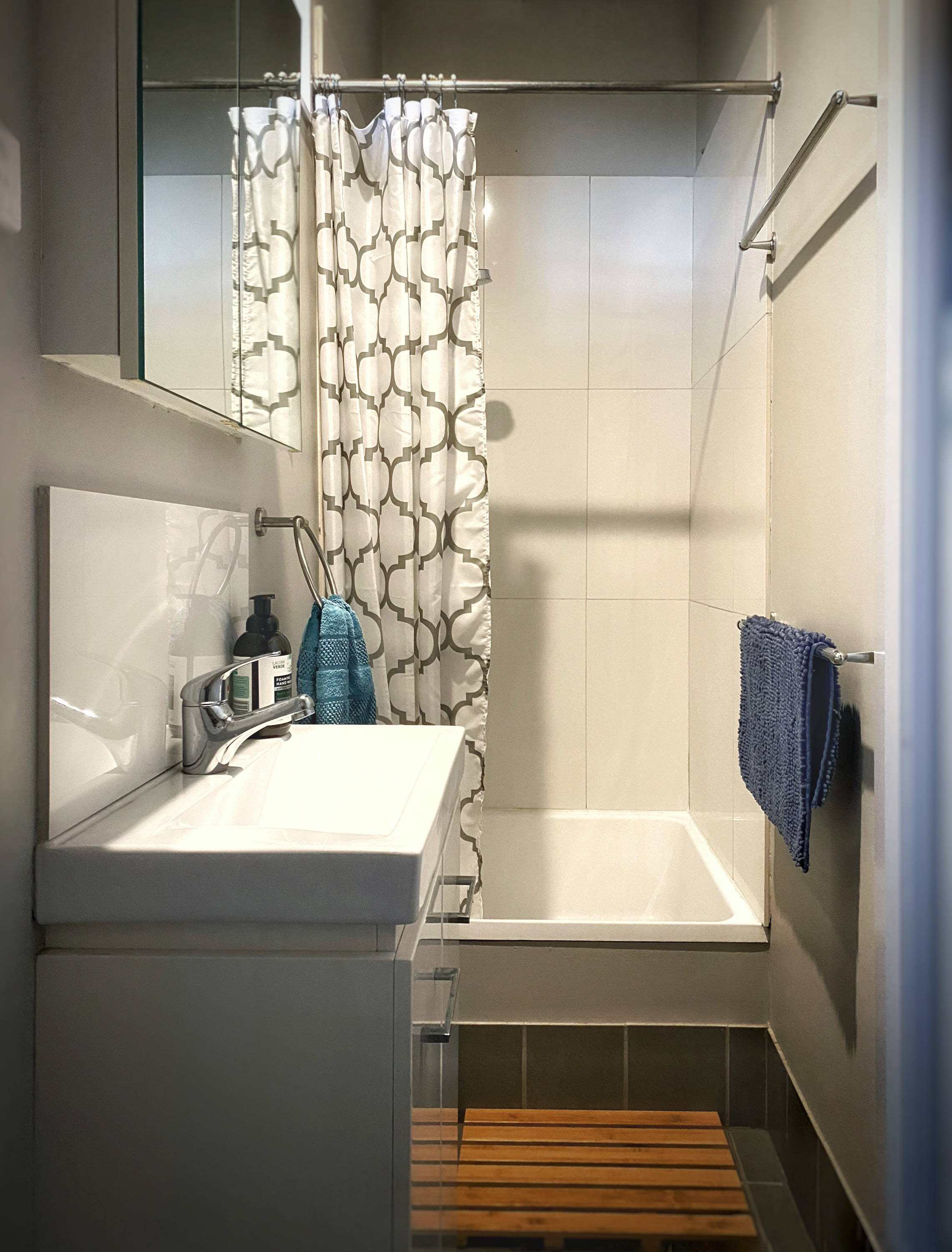 Cosy Shower and bathroom amenities. A nice hot shower to finish off the day. 