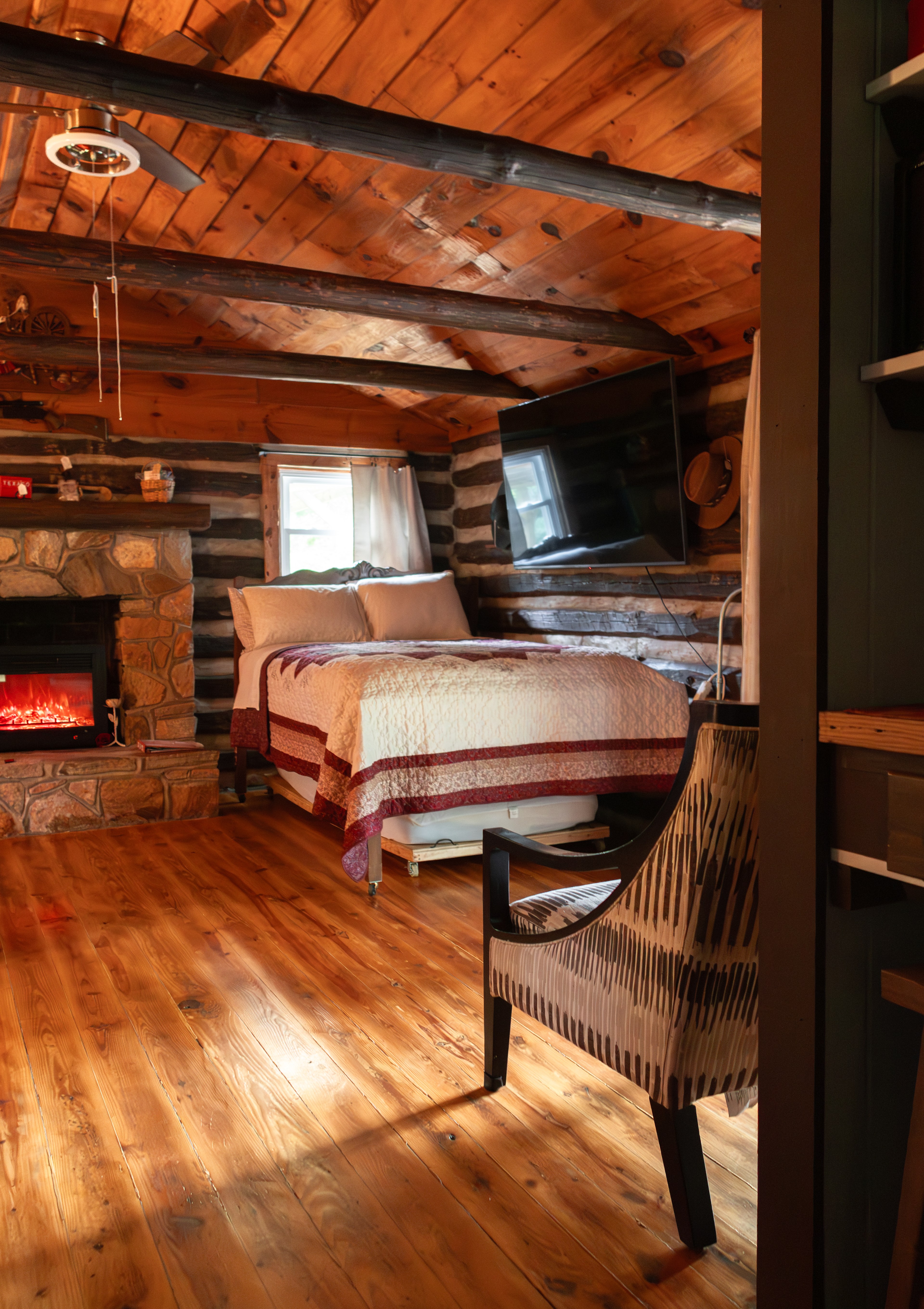 Cozy Cabin w/Hot-Tub