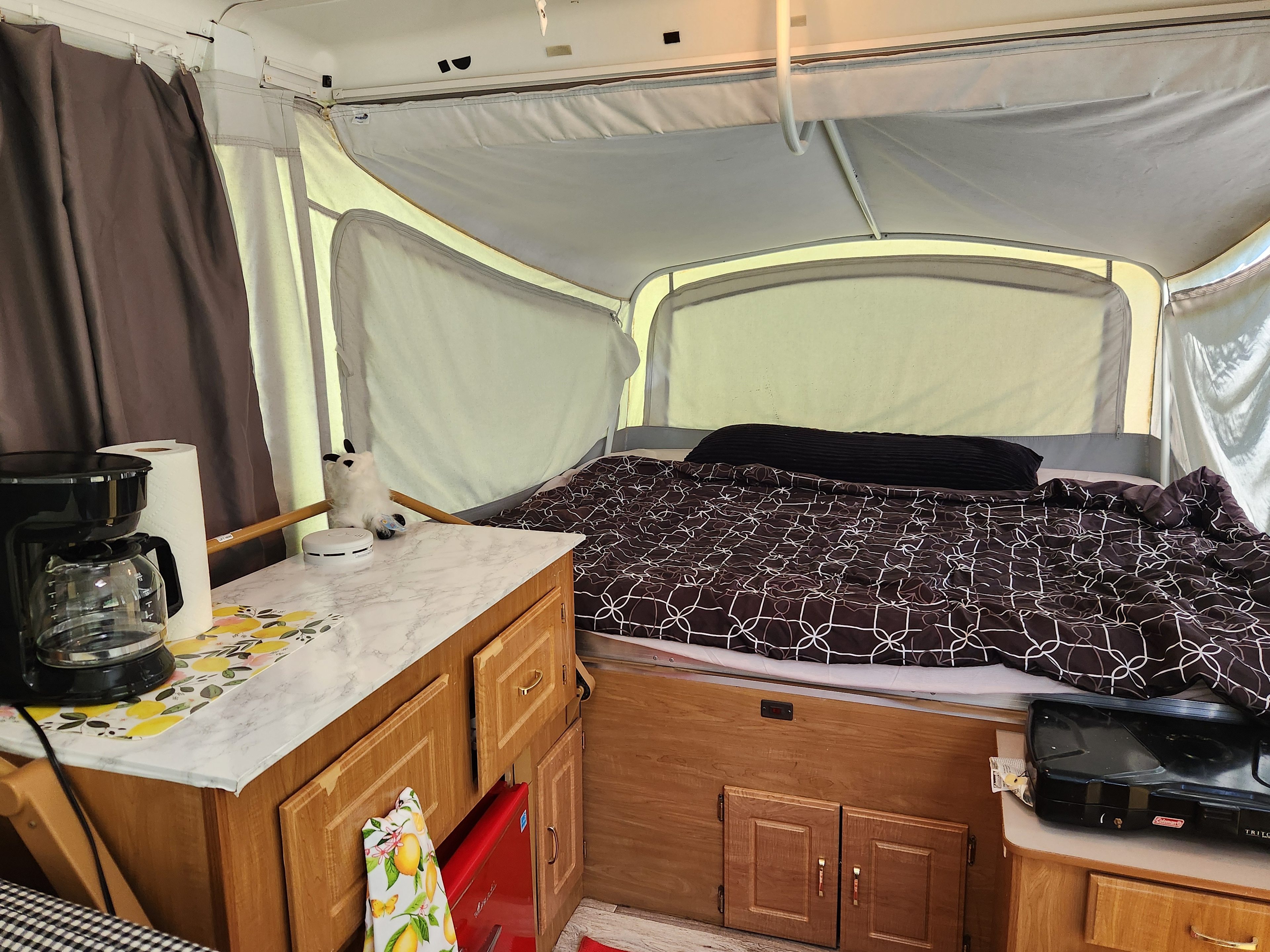 King size bed, kitchen prep area