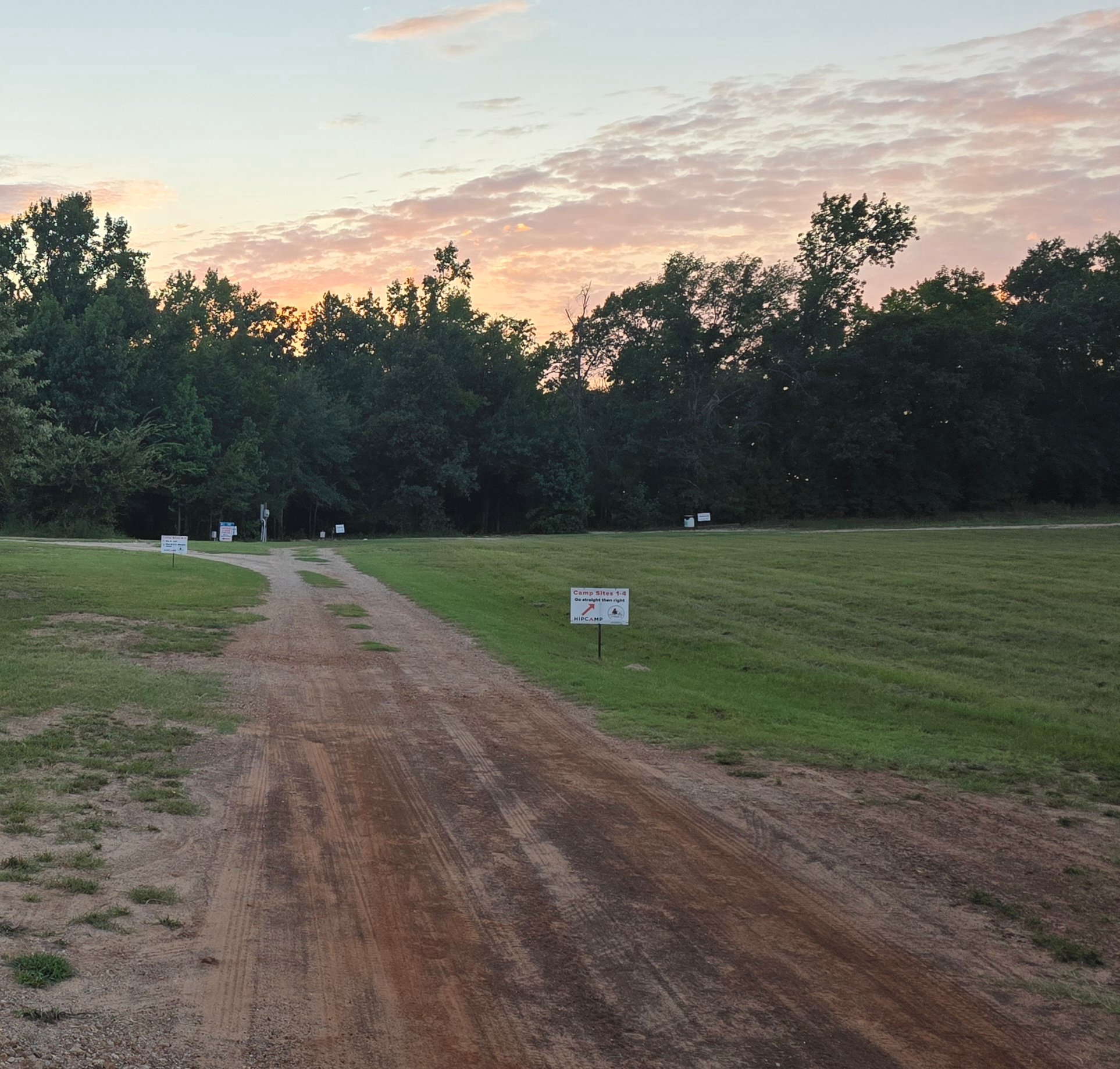 Past our big blue entry sign, look for the white hipcamp signs that will point you in the right direction.