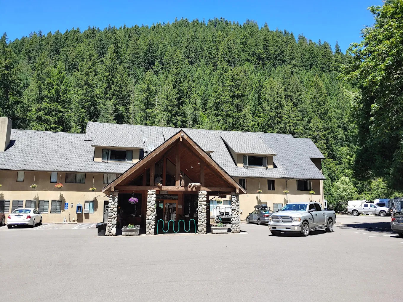 Belknap Hot Springs RV Park