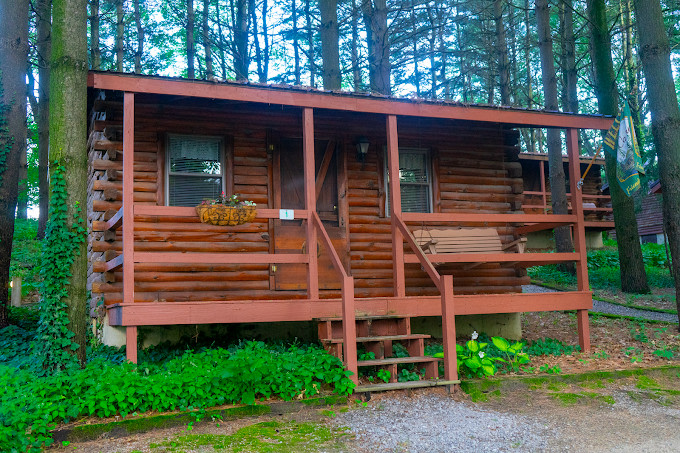 Shipshewana North Park Amish Log Cabin Lodging & Campground