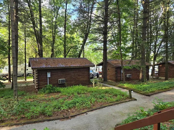 Shipshewana North Park Amish Log Cabin Lodging & Campground