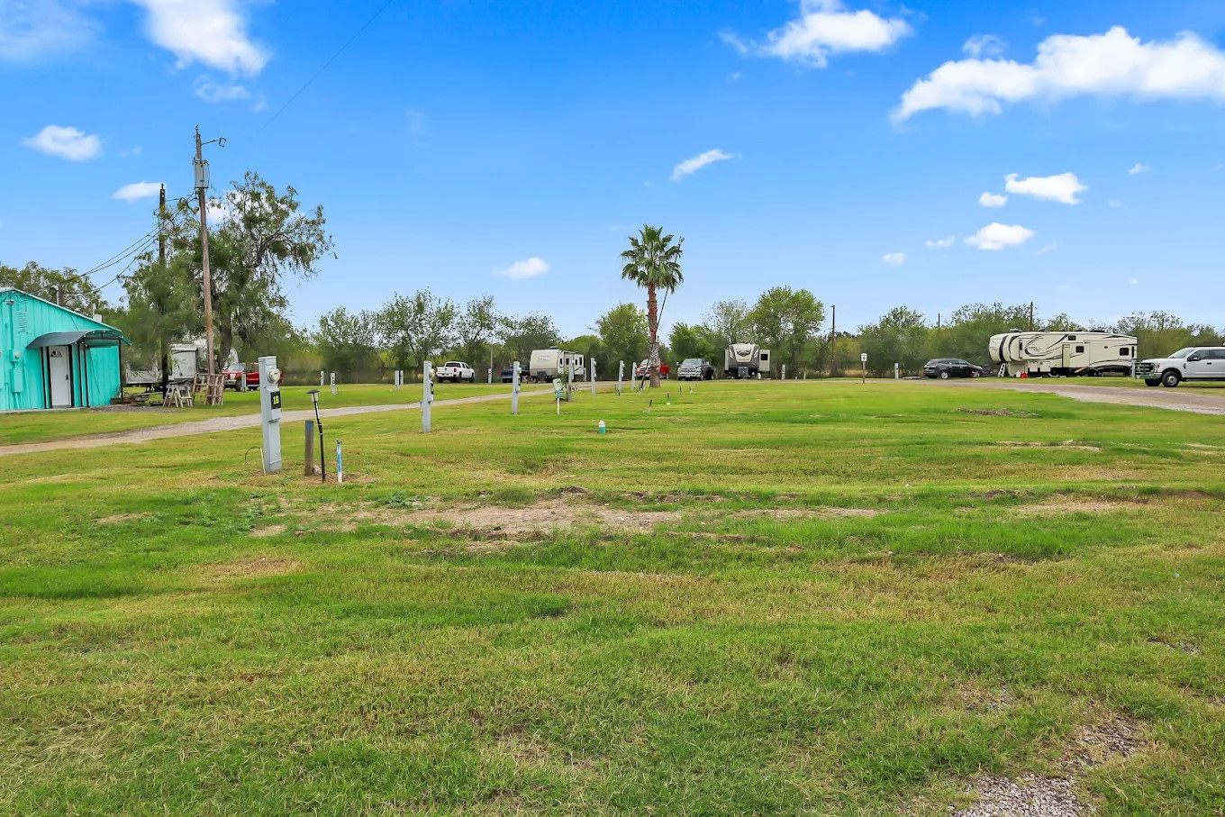 Mathis Motor Inn And RV Park