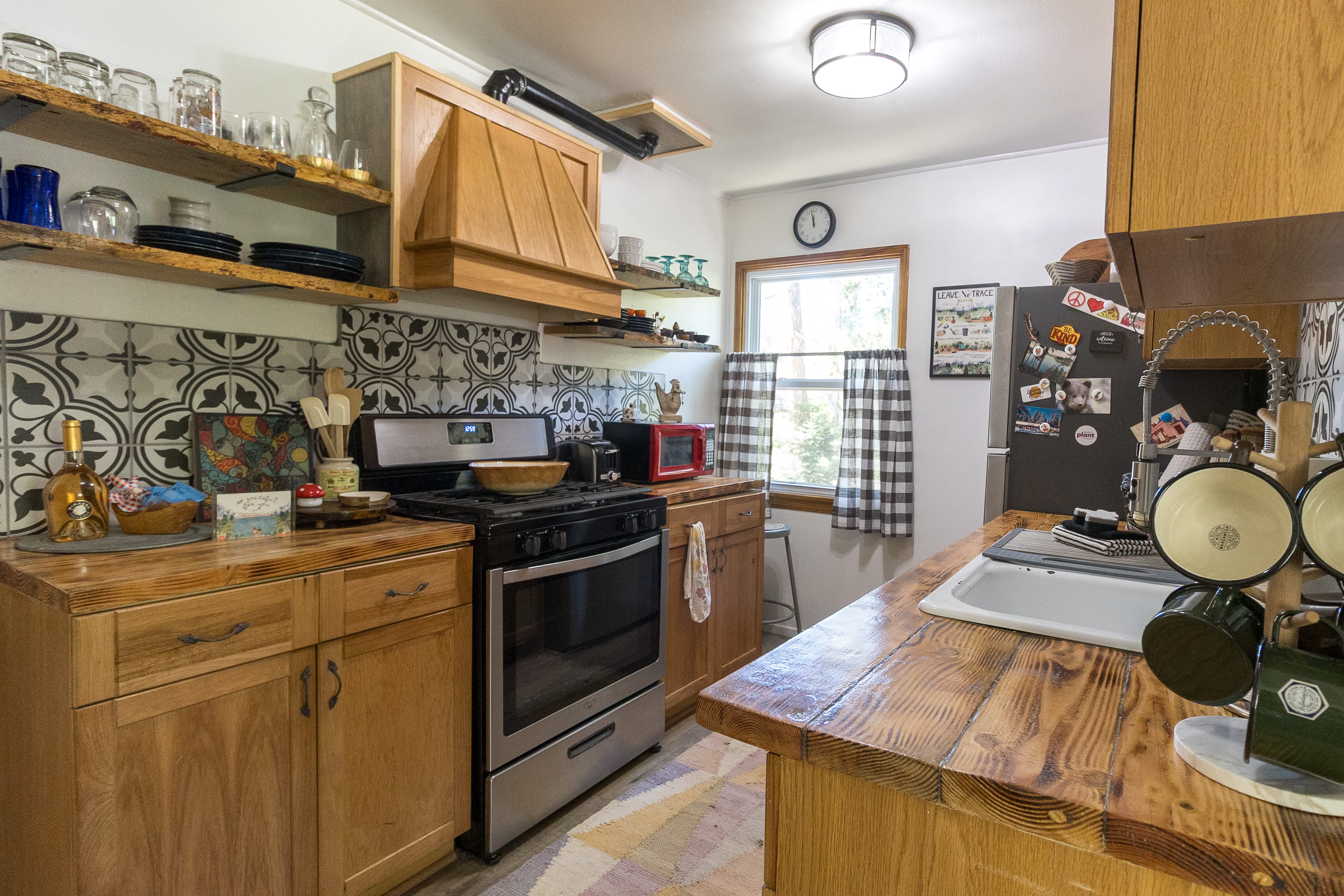 Fully stocked kitchen! 