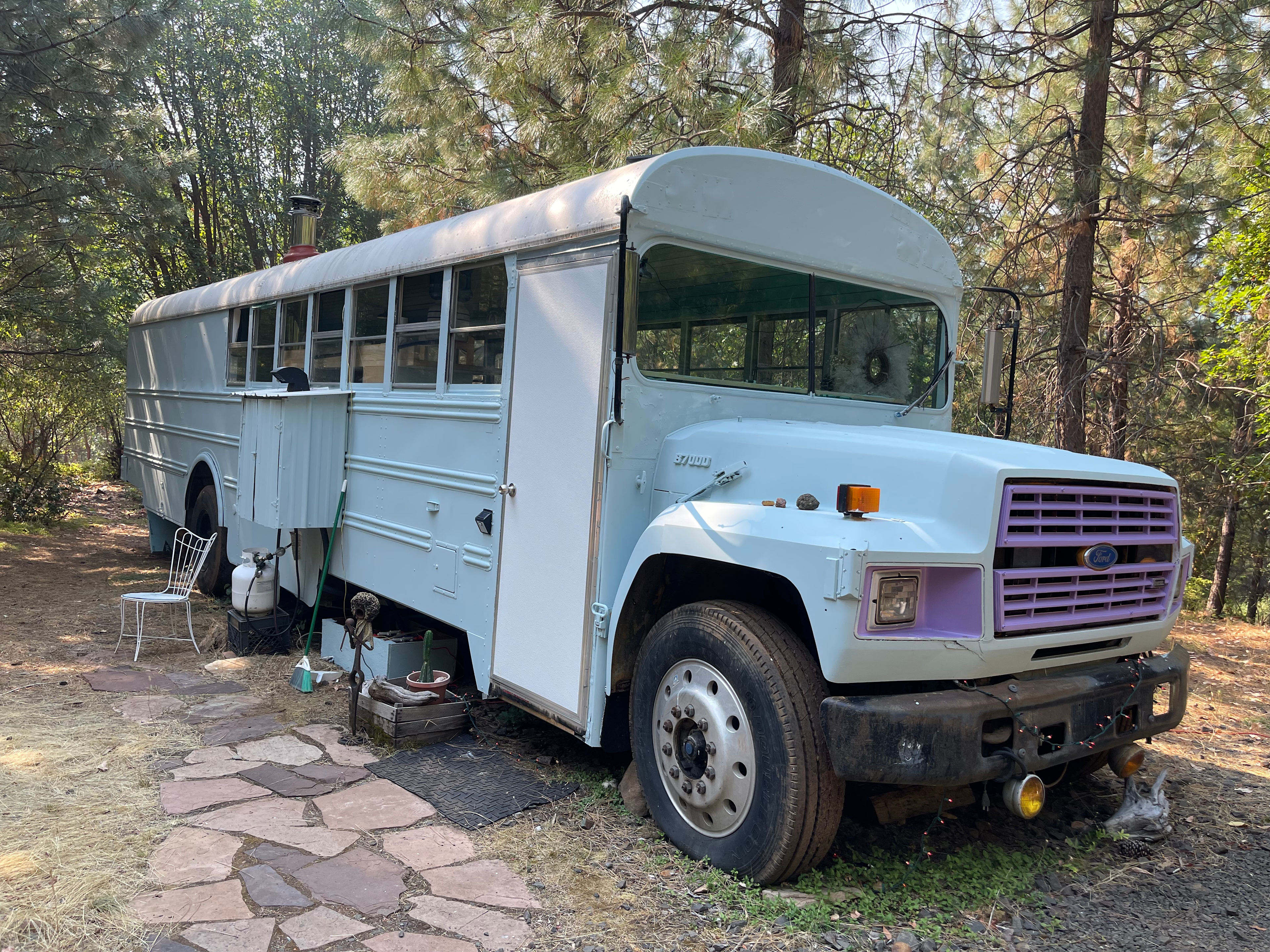We didn’t realize you could rent this bus, wish we could have seen the inside! So cool 