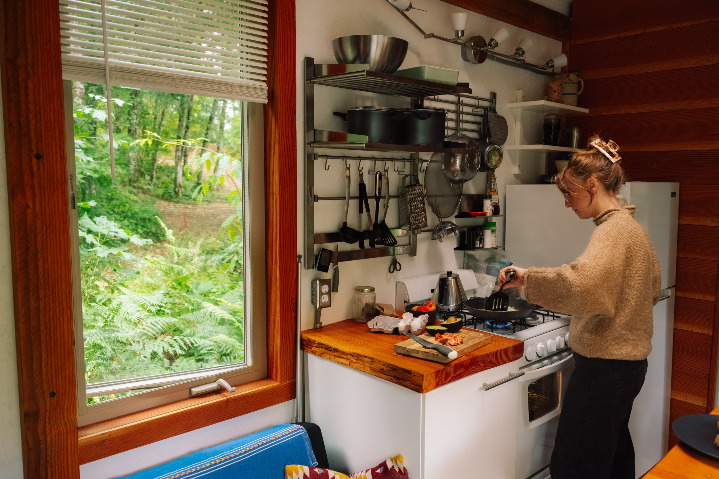 full blown kitchen, good air flow, cozy comfots for a summer or rainy day