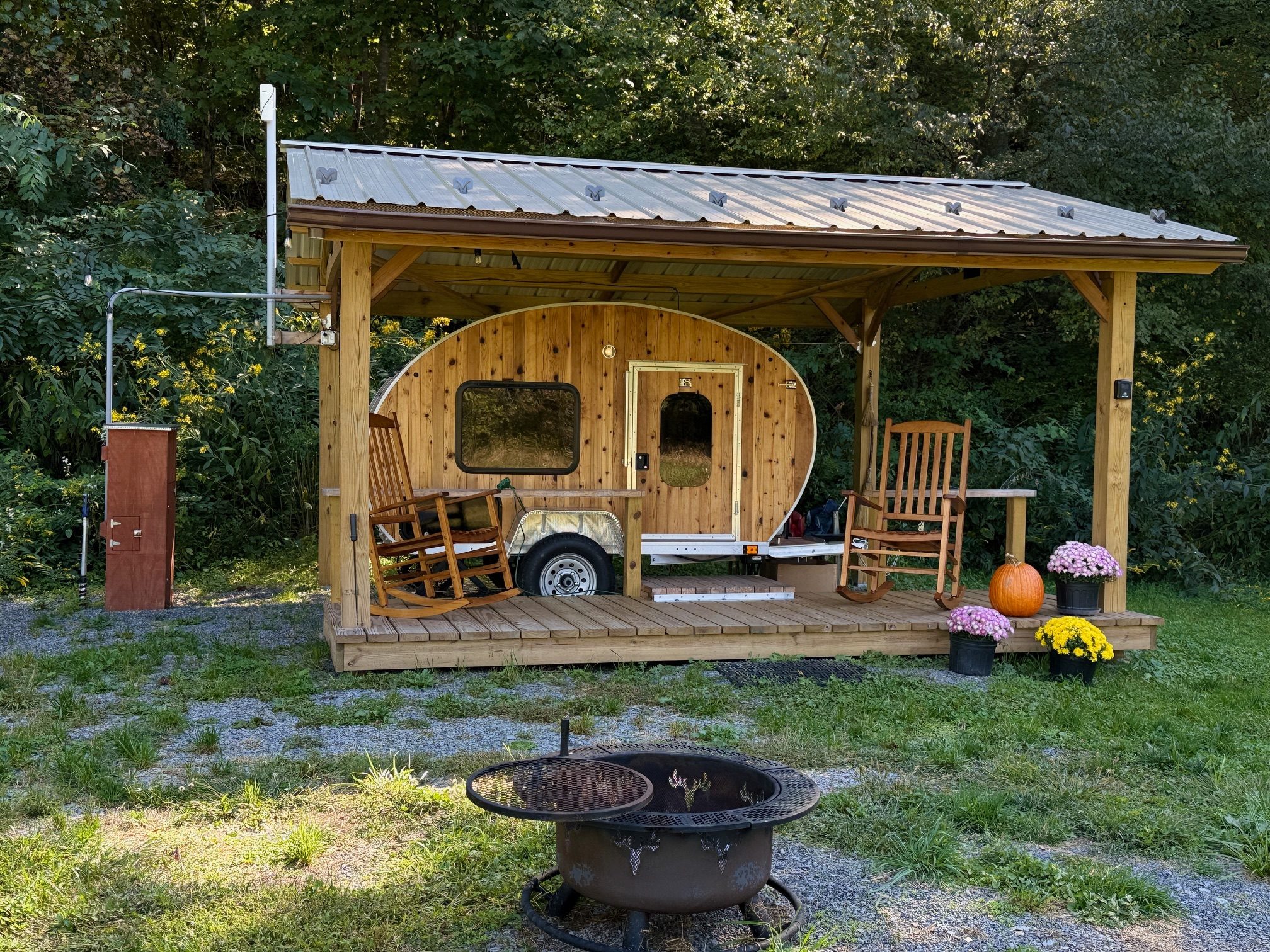 Covered porch, potable water, wifi, AC, TV, firepit, picnic . Outdoor hot shower, flush toilet, and bear-resistant trash can at the communal bathhouse