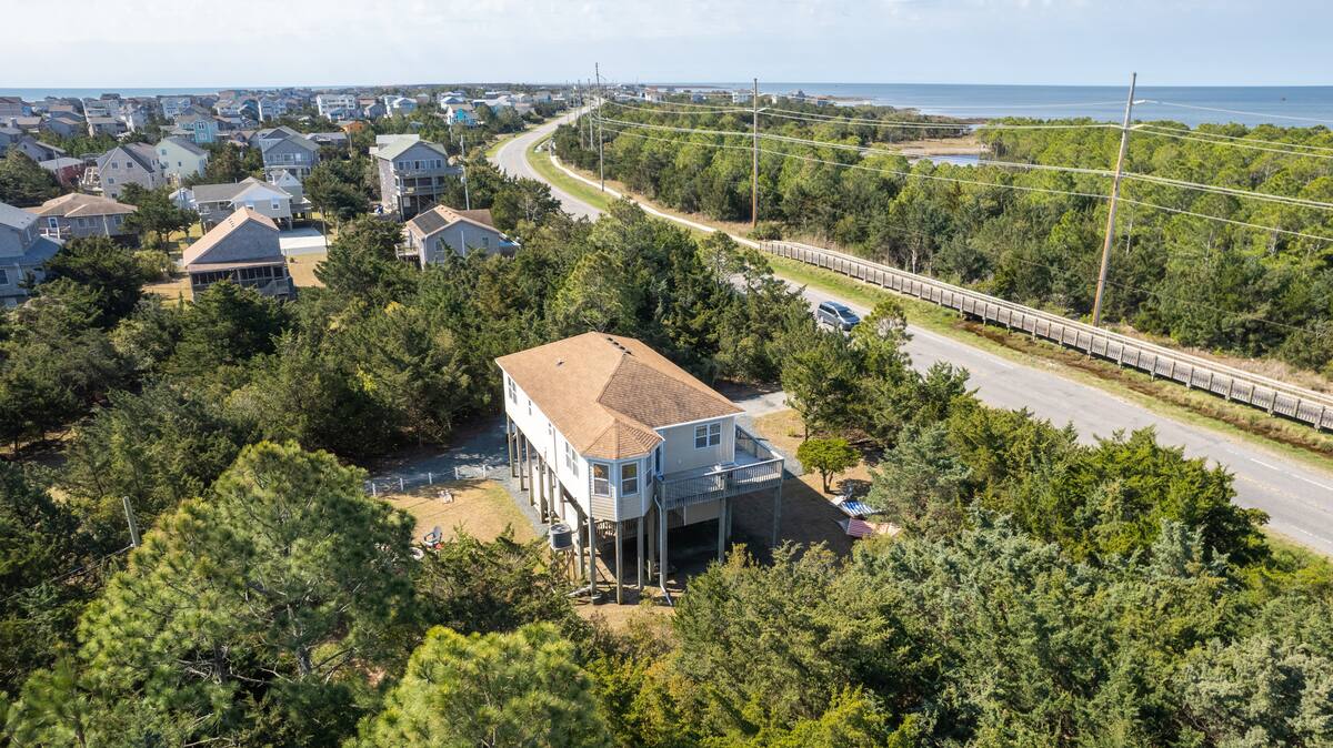 3 Bedrooms w/ Hot Tub & Fire Pit! Pet Friendly