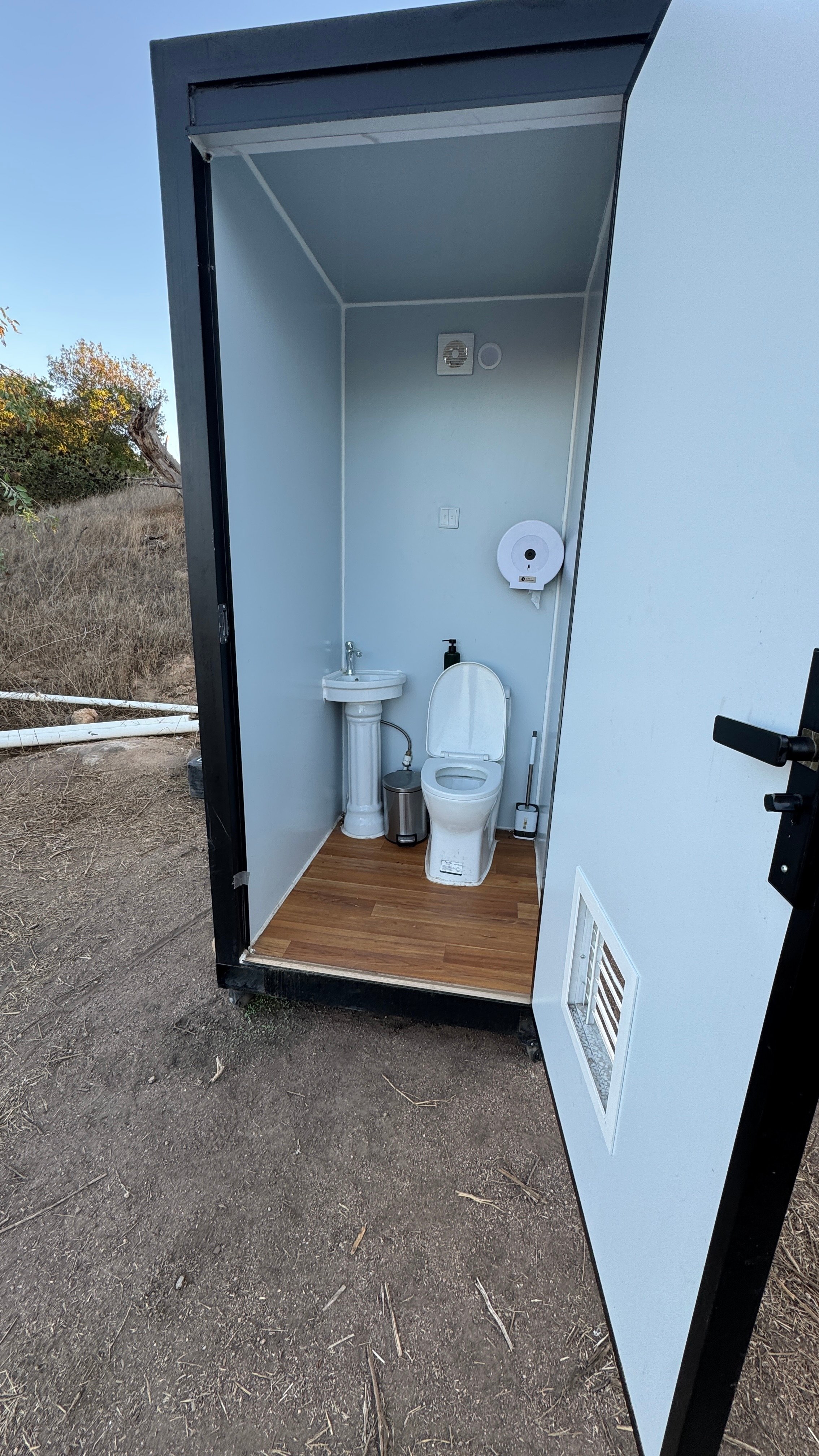 clean n classy toilet