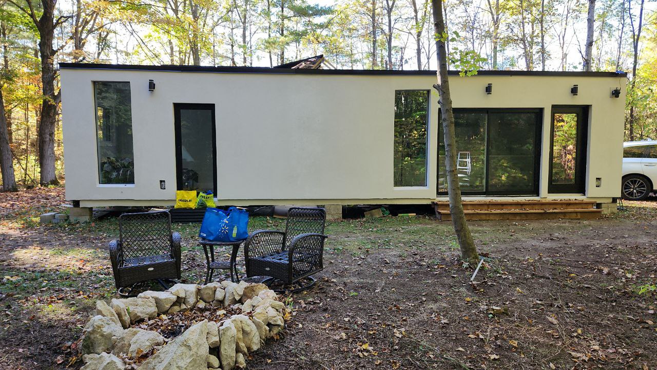 "Barefoot Luxury: Off-Grid Living,