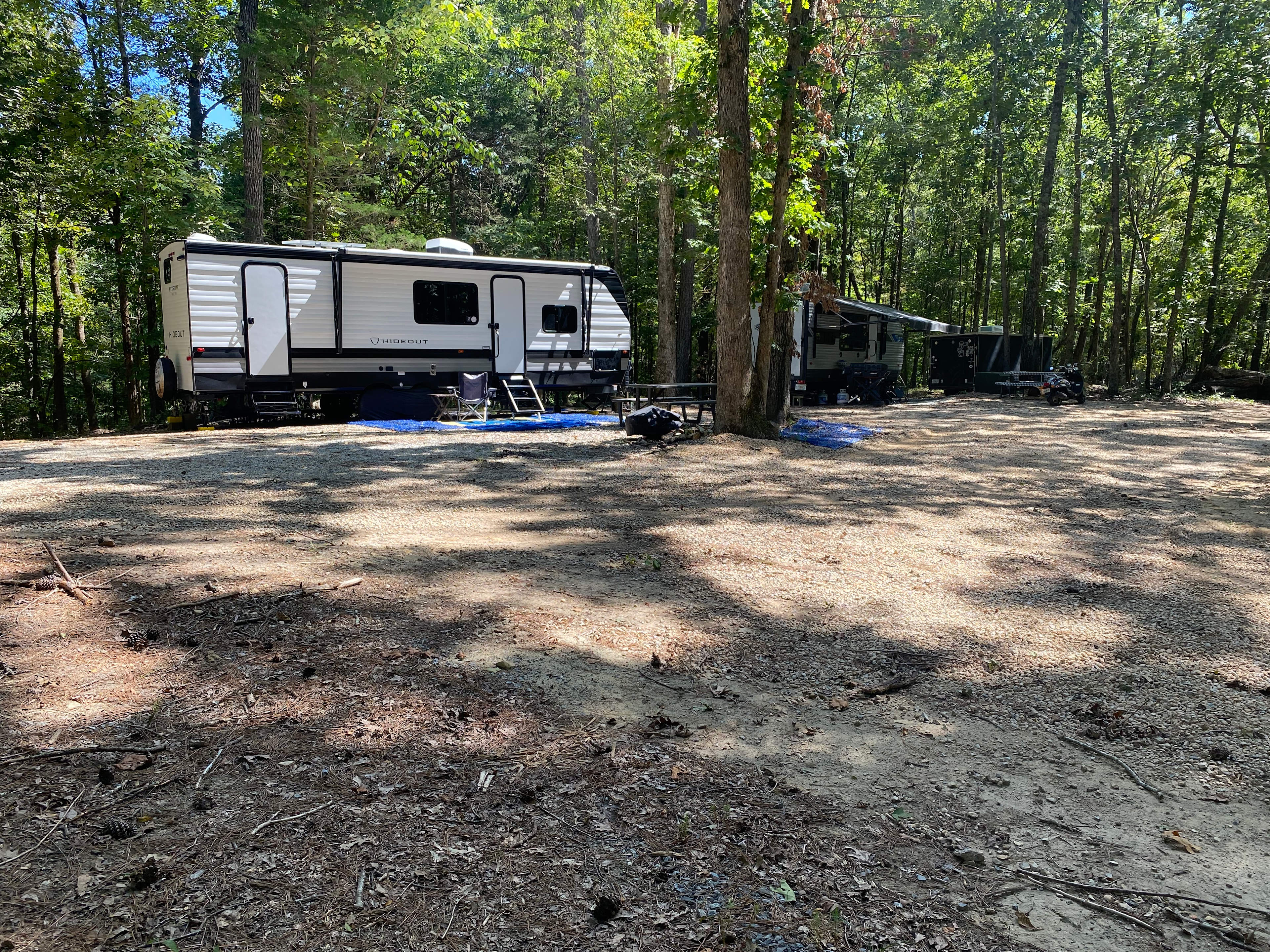 Showing 2 camper's side by side  at one time 