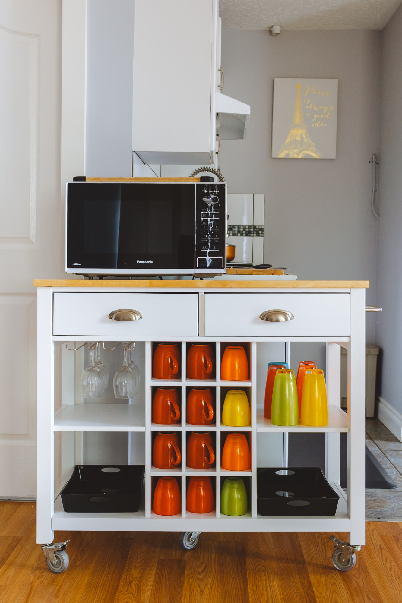 I loved how the colourful mugs and cups added a cheerful vibe to the space.