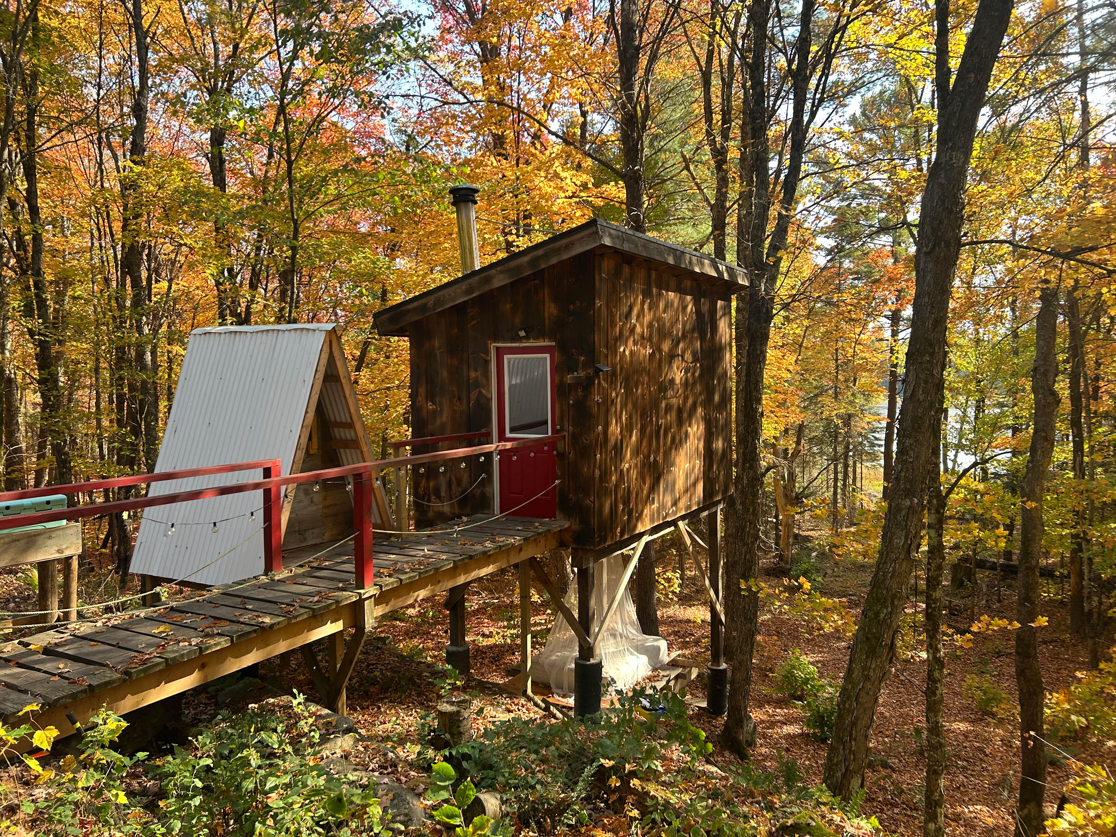 Treehouse + private cedar sauna