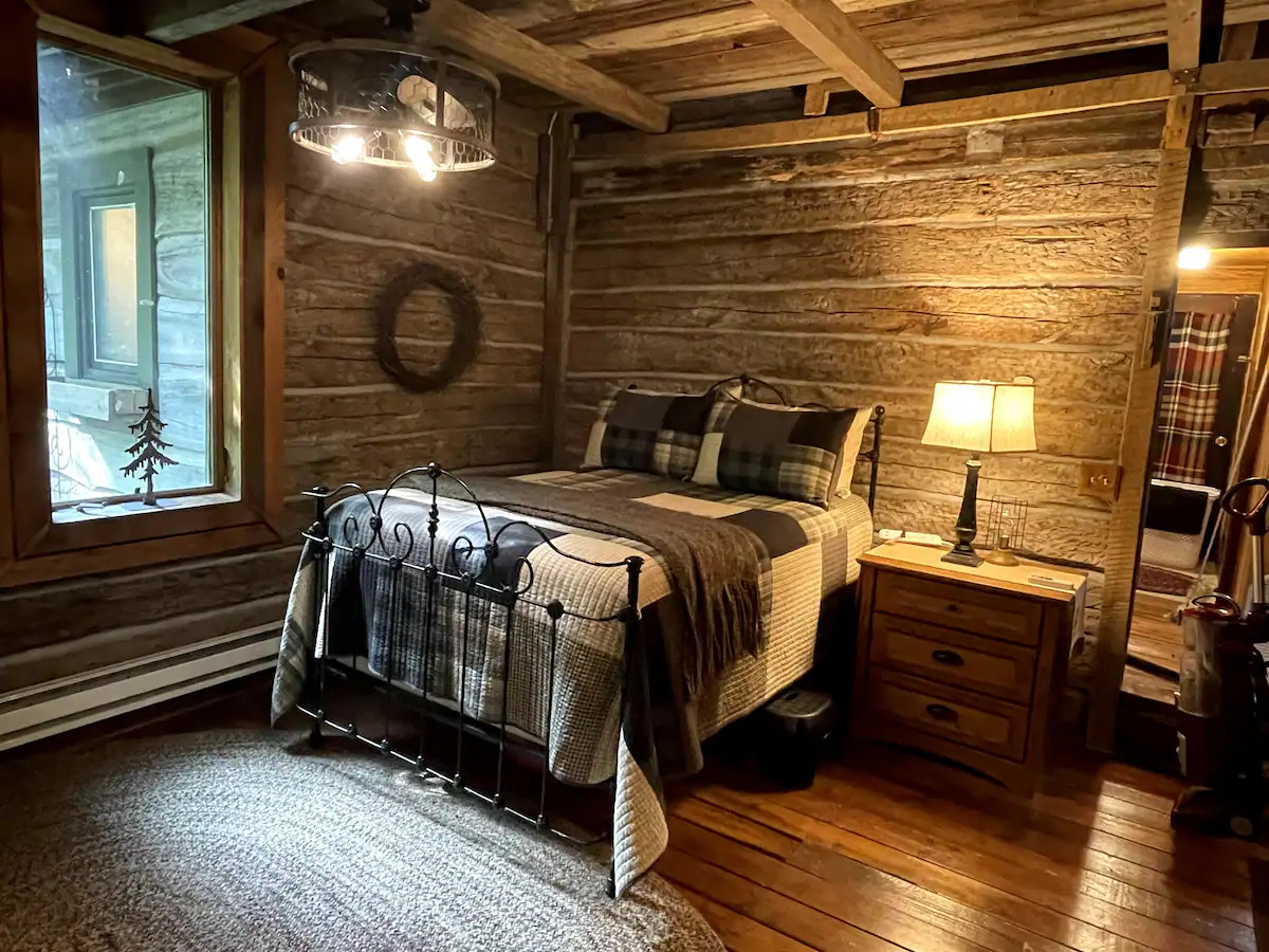 Valhalla: A Rustic Cabin on Long Lake