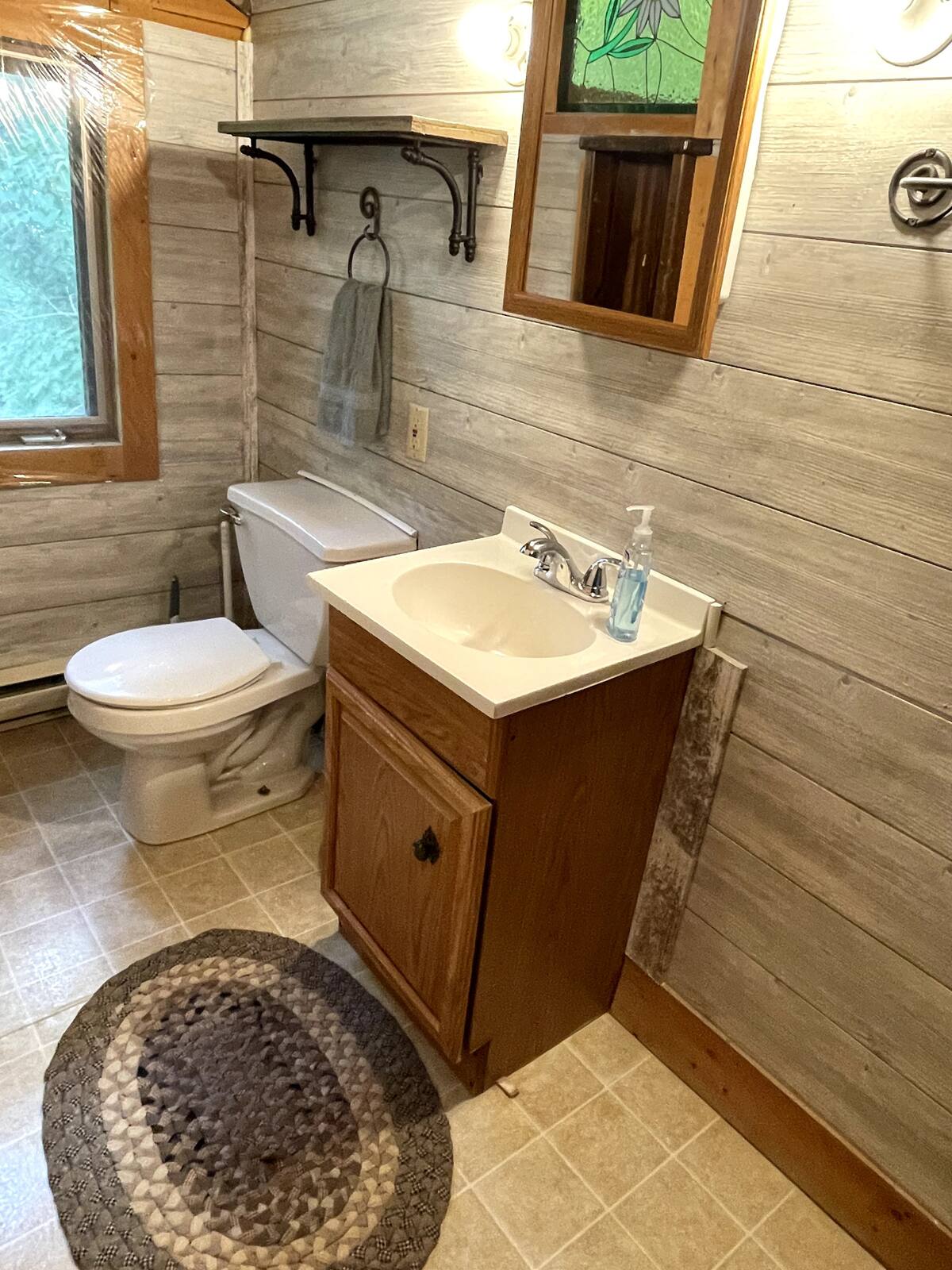 Valhalla: A Rustic Cabin on Long Lake