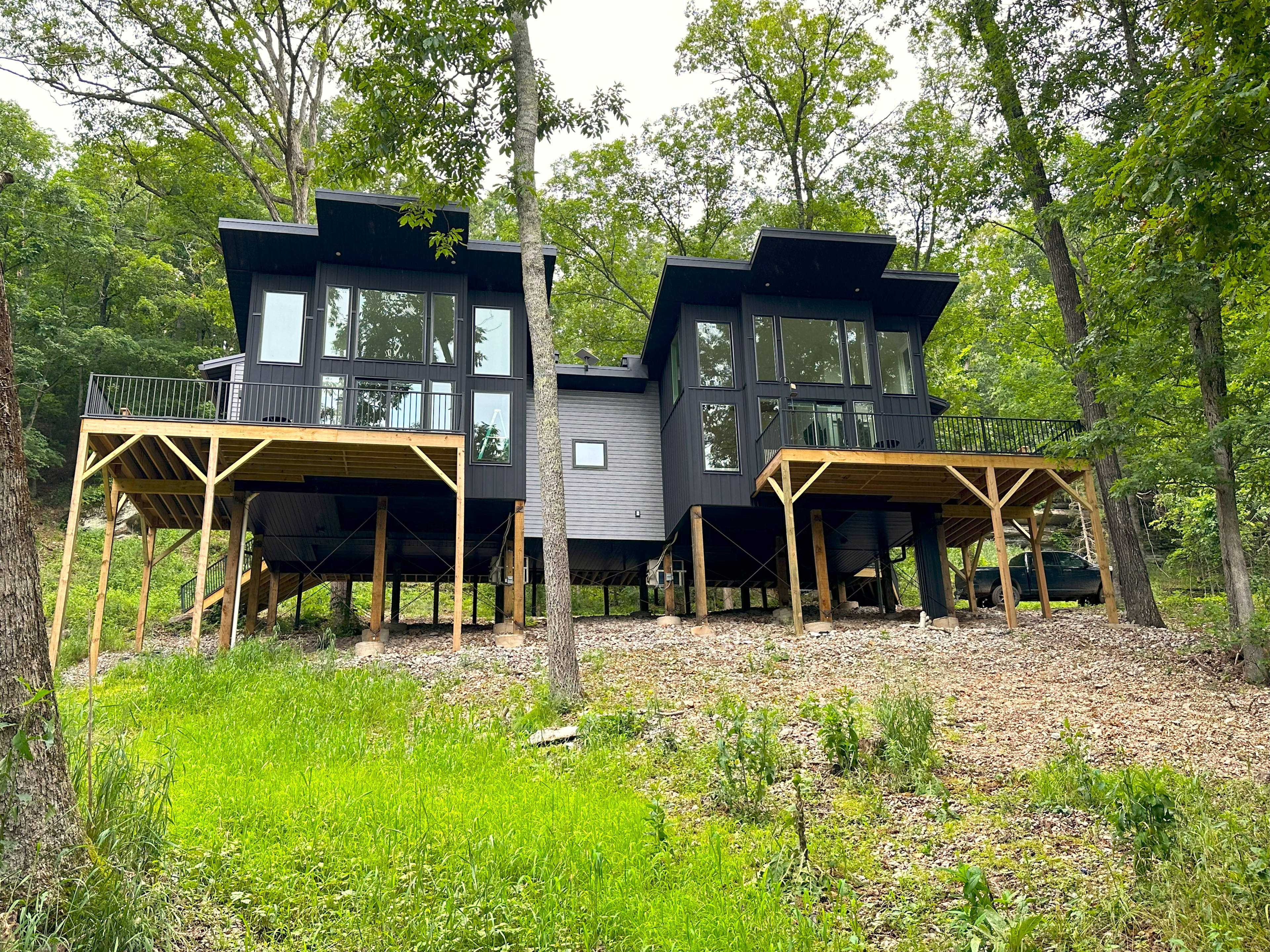 Beaver Lake Treehouse with Hot Tub