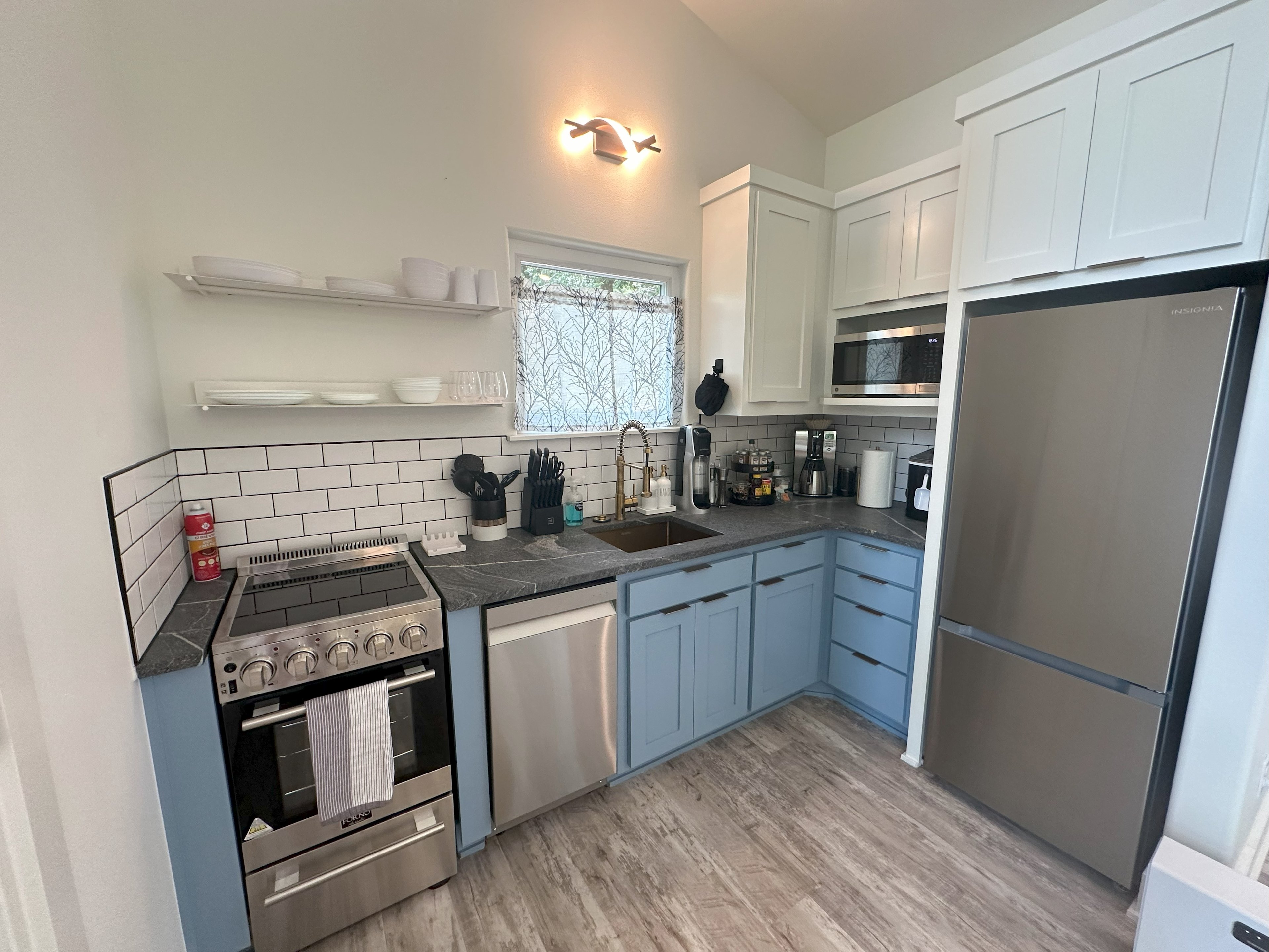 Beaver Lake Treehouse with Hot Tub