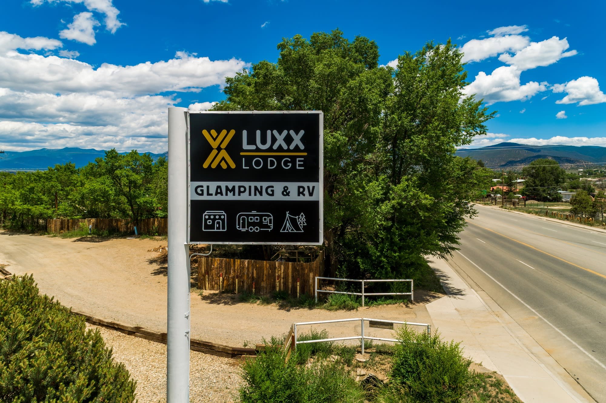 Luxx Lodge Glamping & RV Park