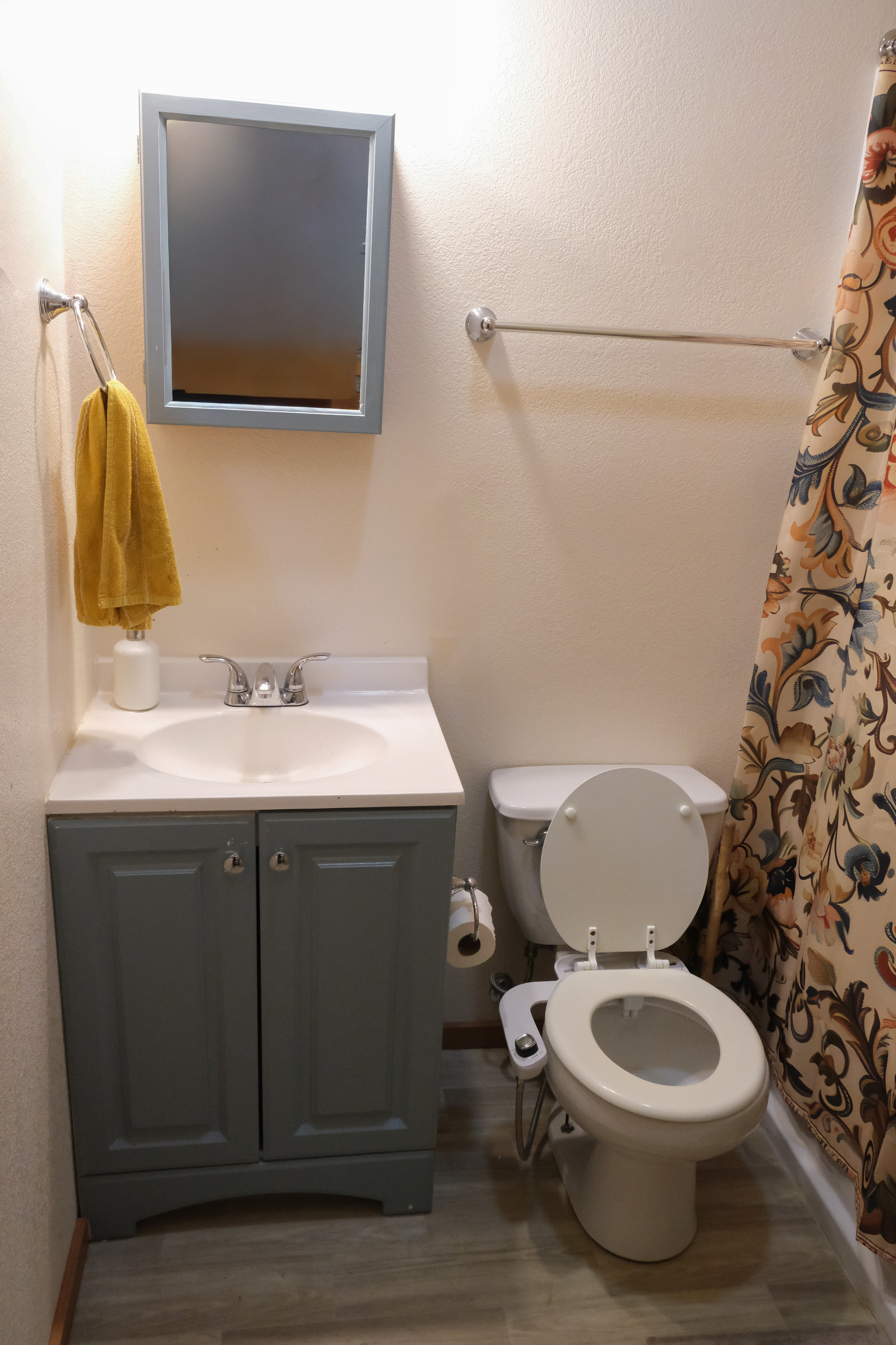 We found a clean bathroom and shower with hot water