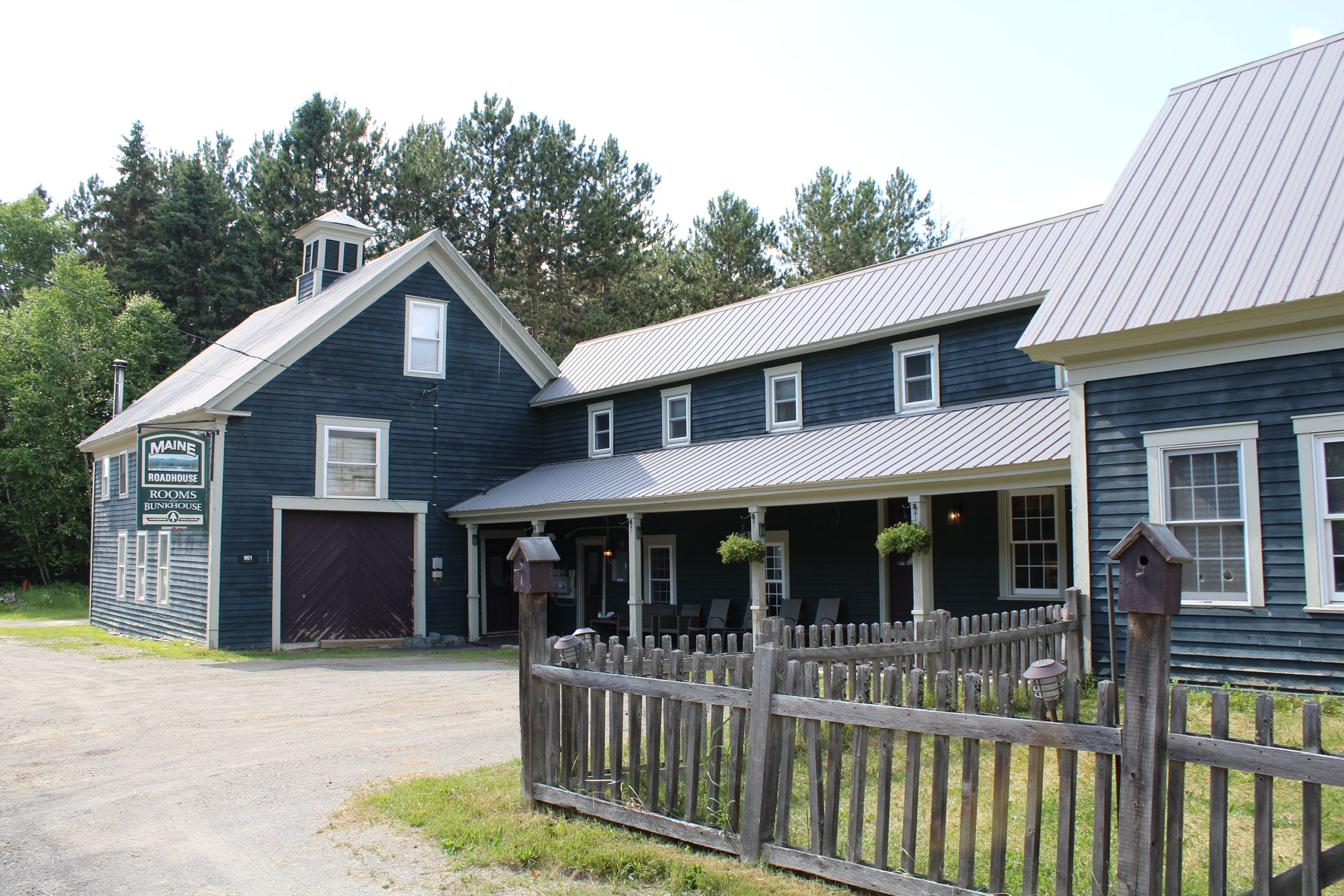 The Maine Roadhouse Hostel & Lodge