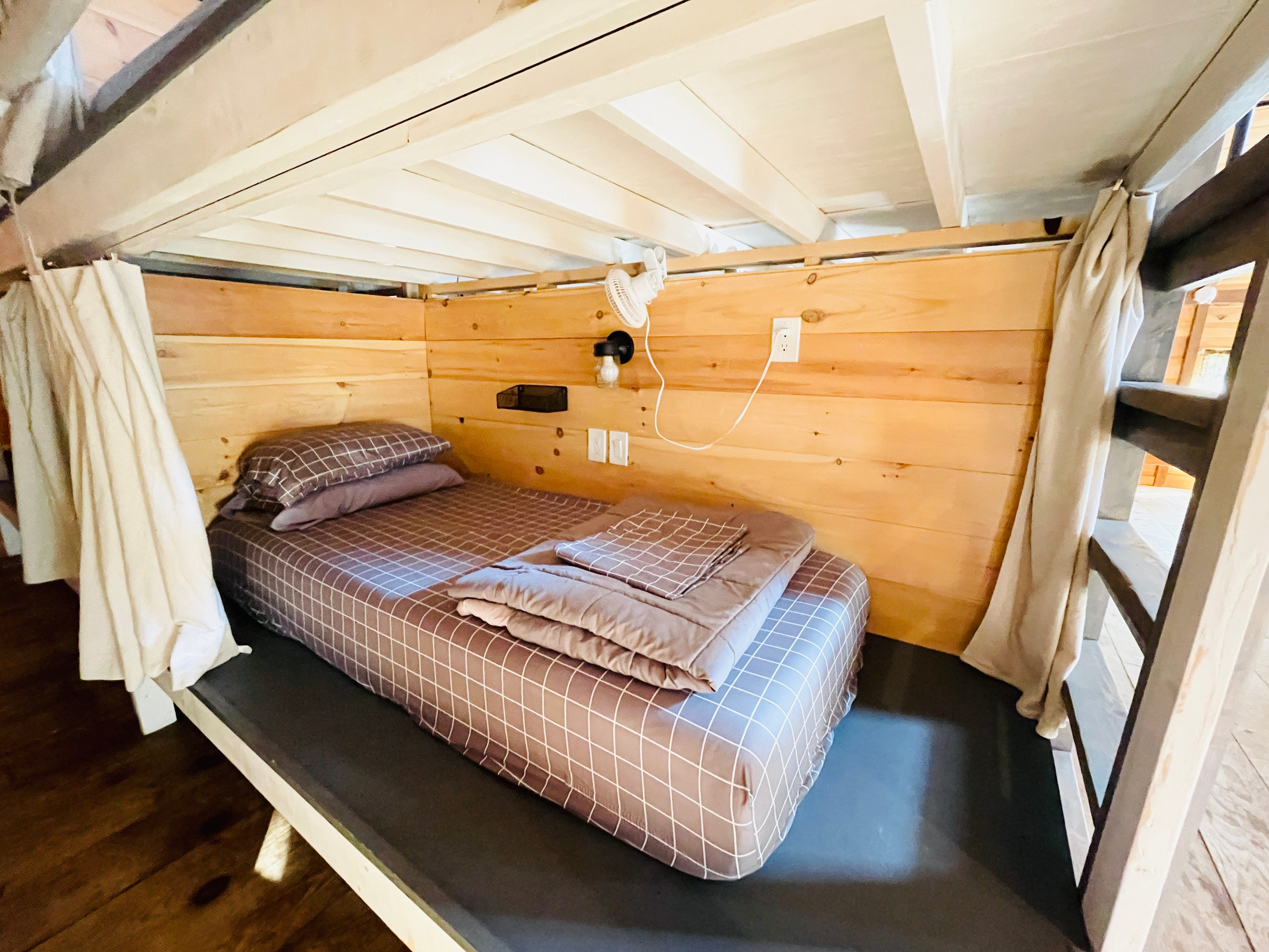 The Maine Roadhouse Hostel & Lodge