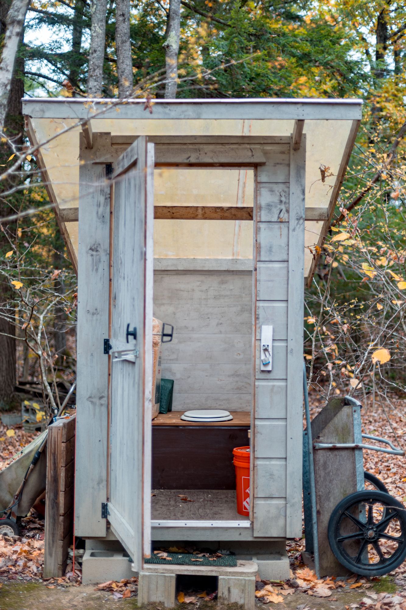 The toilet is a huge plus!