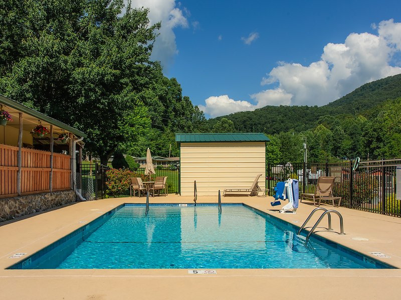 Sun Retreats Nantahala