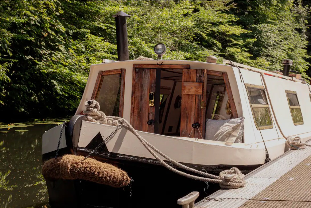 Snug 30f Narrow Boat with Fireplace