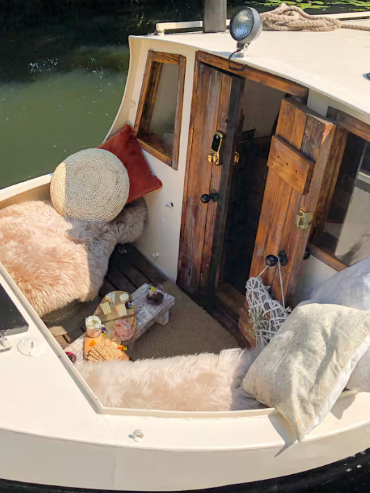 Snug 30f Narrow Boat with Fireplace
