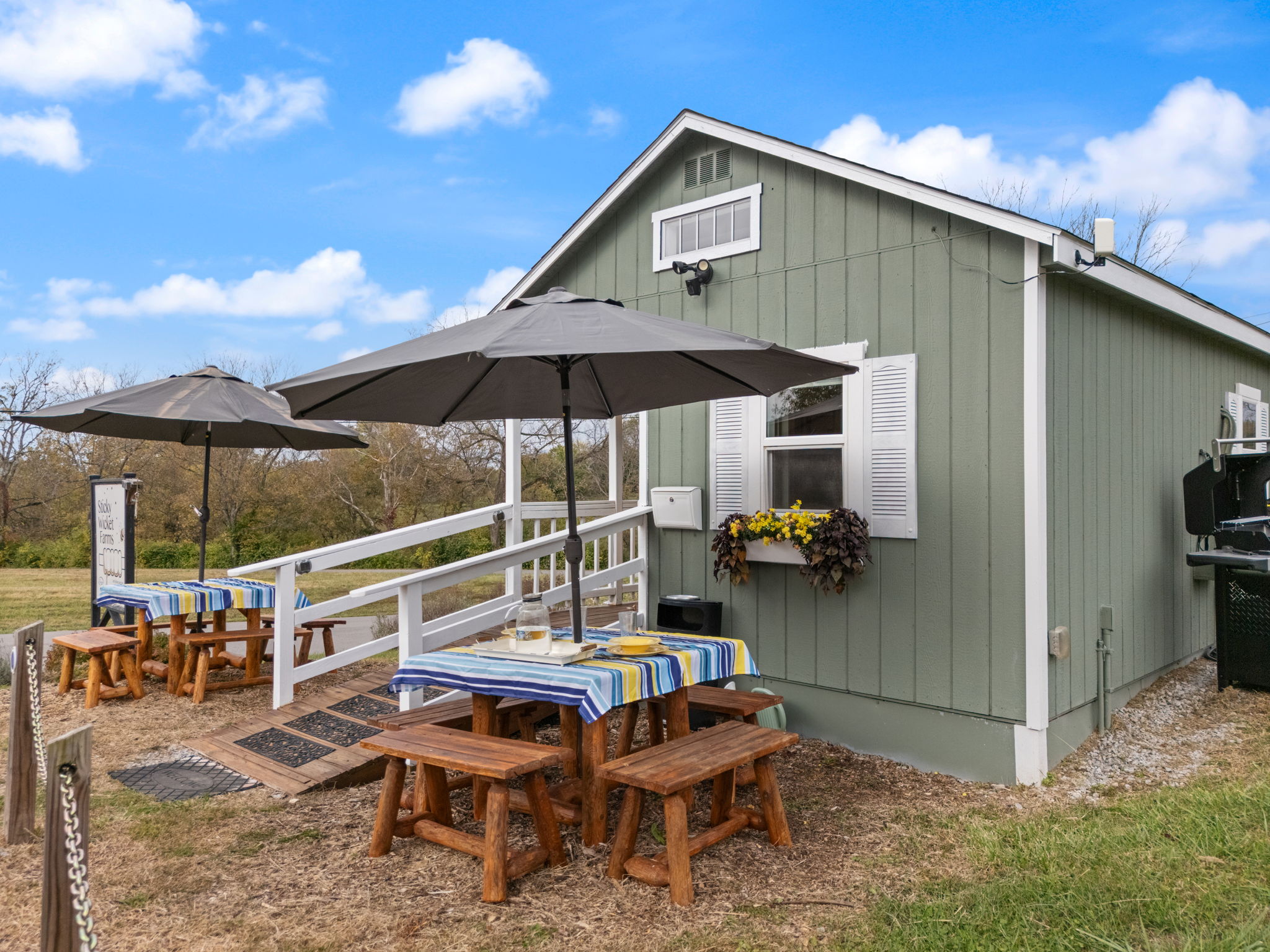 Lovely outdoor dining with gas BBQ grill, cornhole and bocce ball for fun!