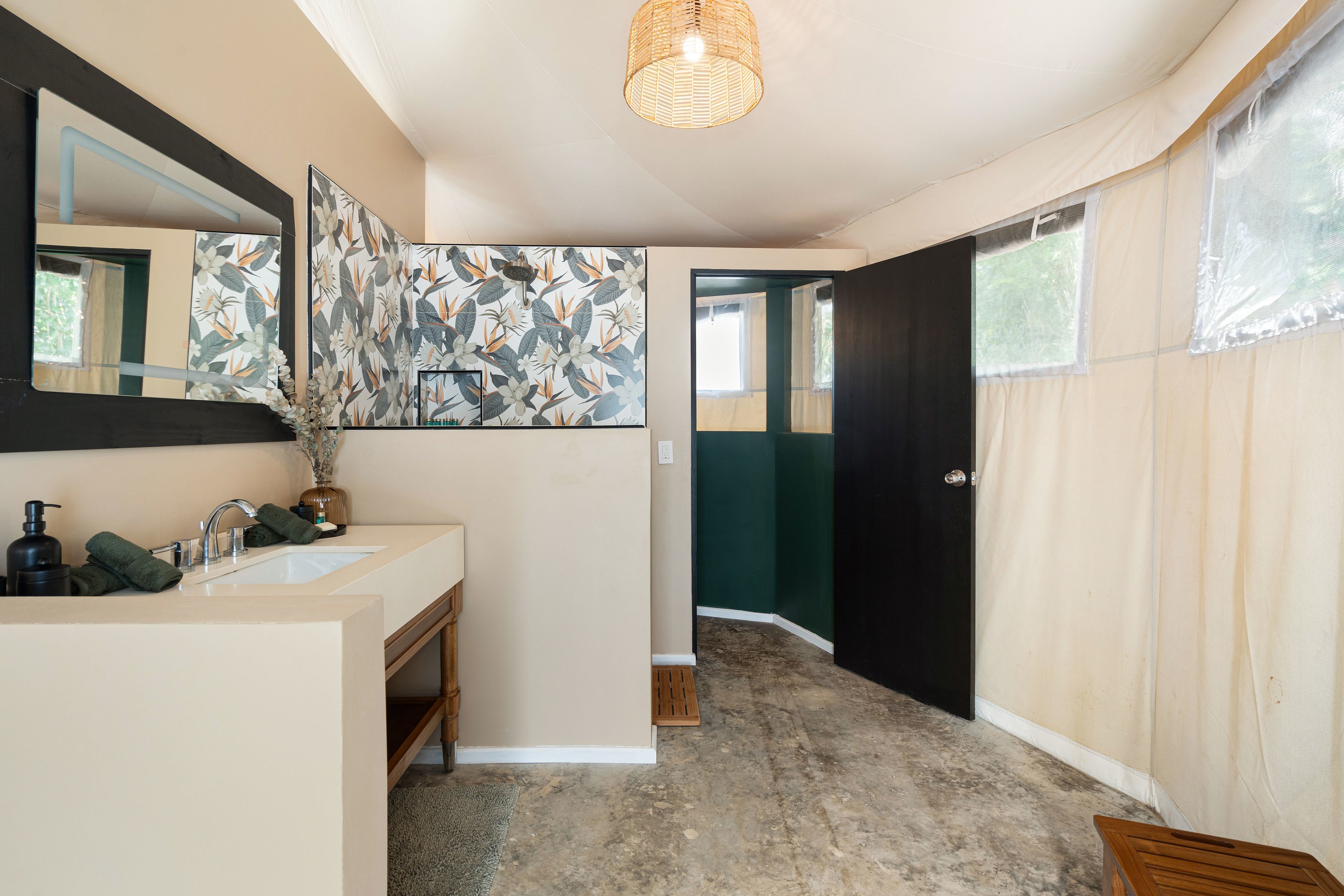 Little Hills Nature Villa: Hot Tub~