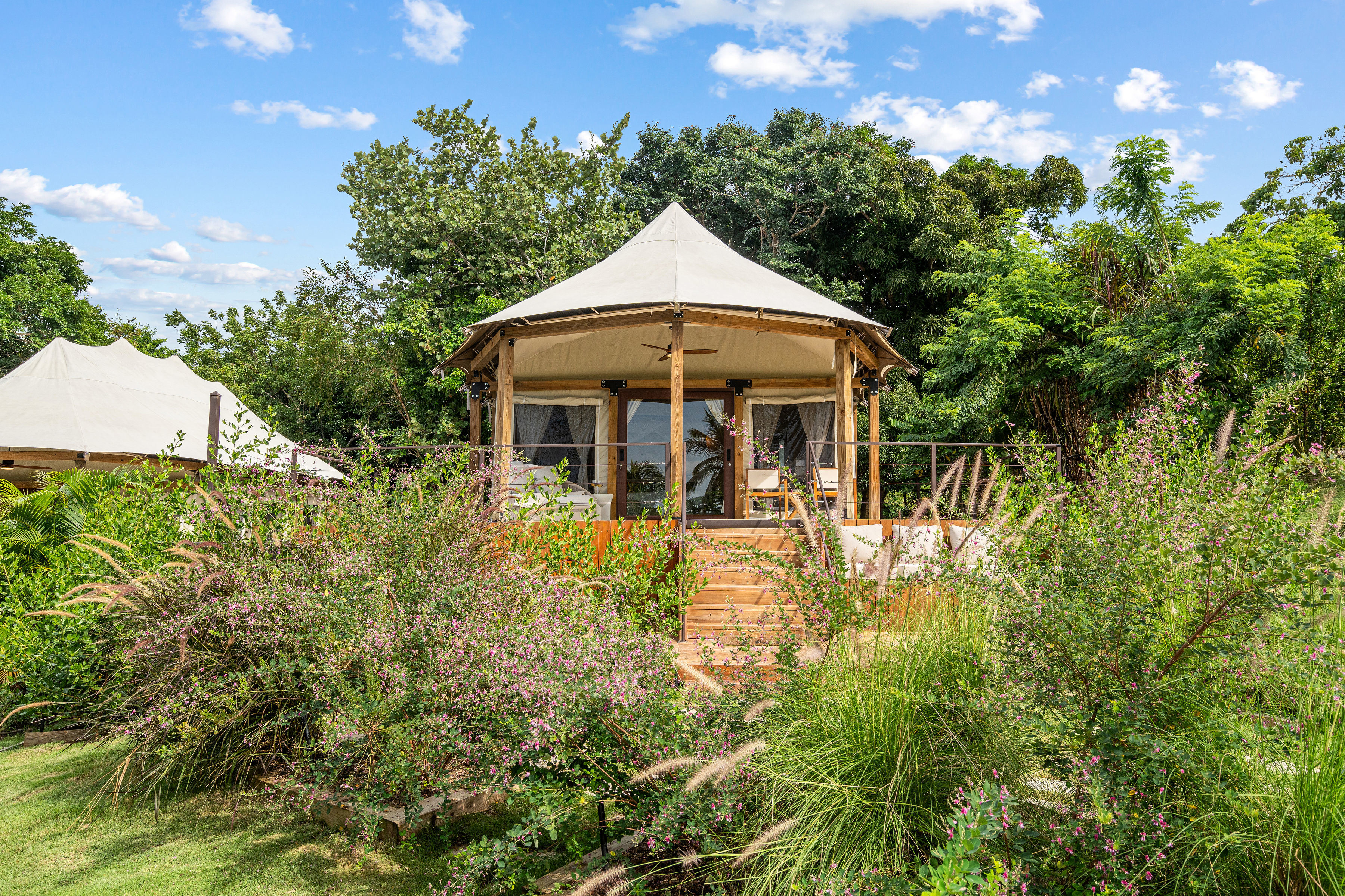 Little Hills Nature Villa: Hot Tub~